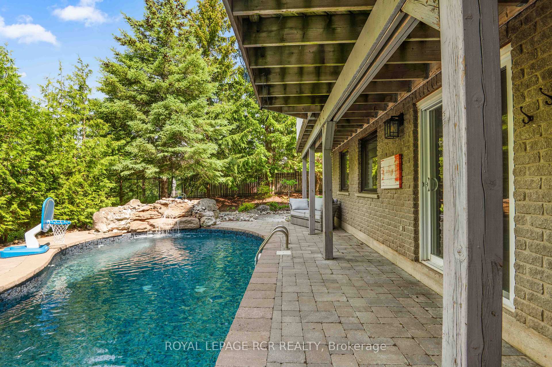 Photo 45 of 118 Oak Ridge Drive, Orangeville — HOMEH