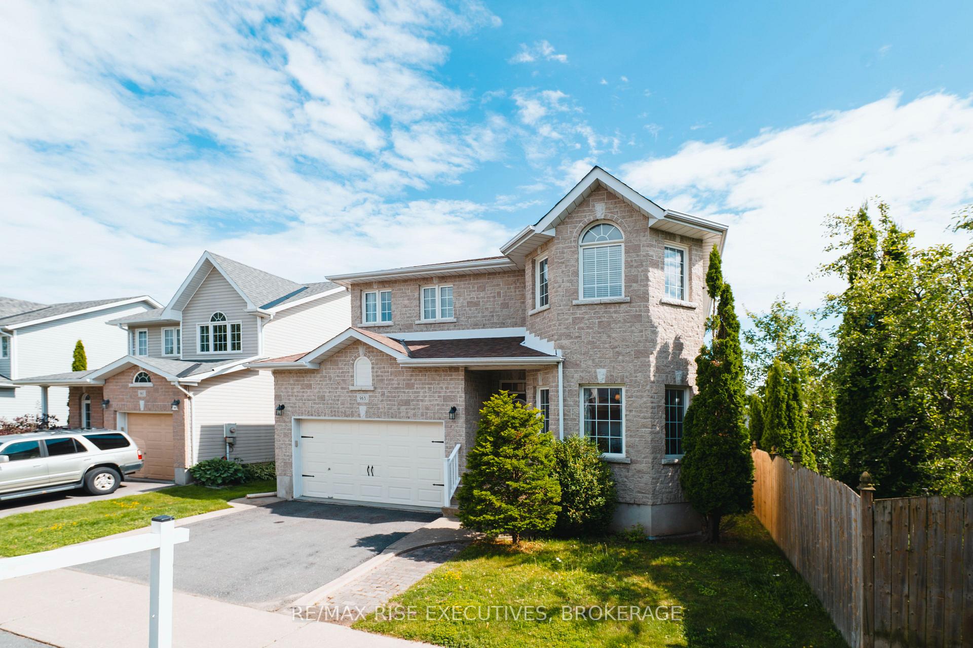 Photo 2 of 963 Bluffwood Avenue, Kingston, Kingston East (Incl Barret Crt) — HOMEH