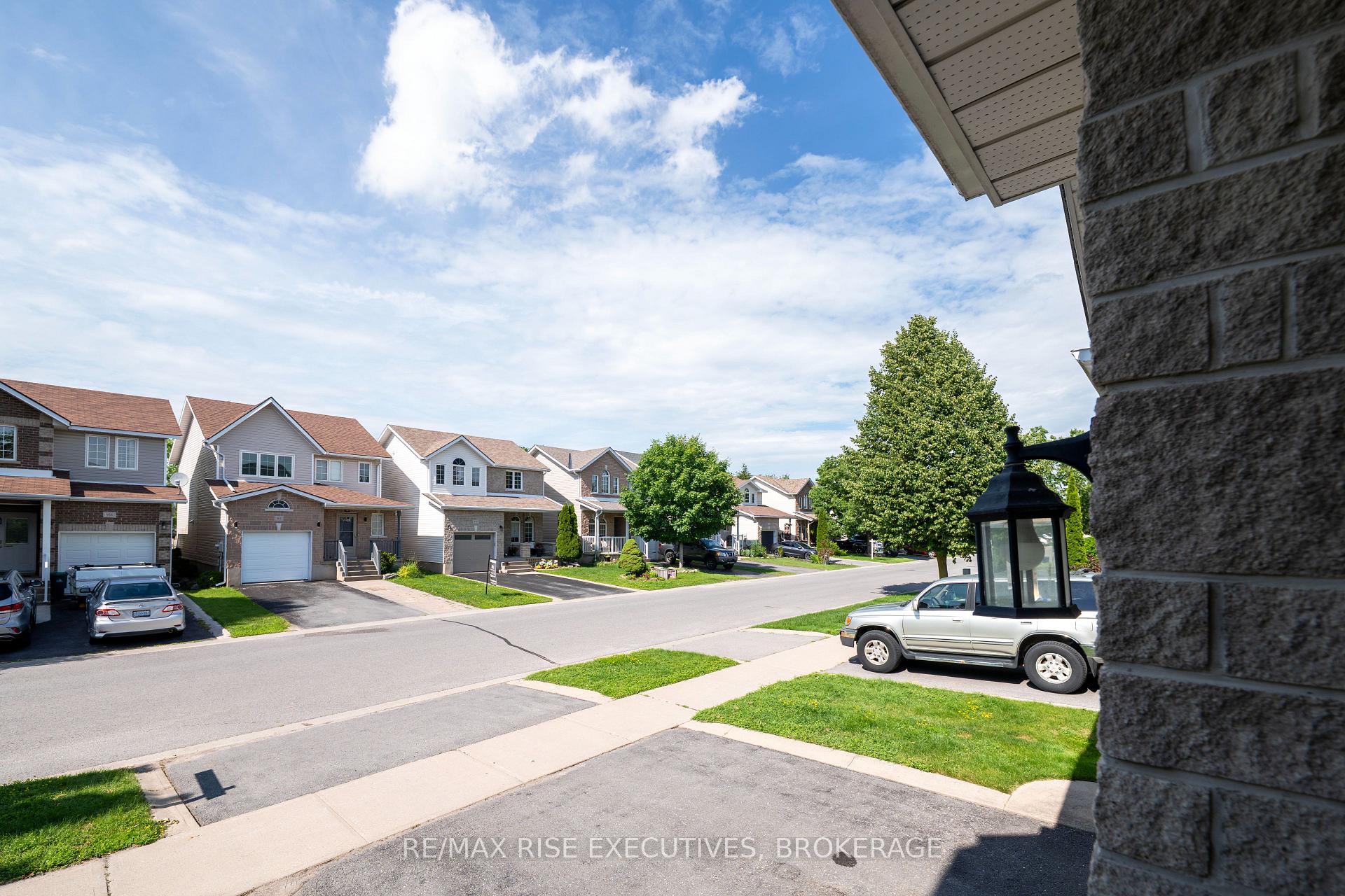 Photo 6 of 963 Bluffwood Avenue, Kingston, Kingston East (Incl Barret Crt) — HOMEH