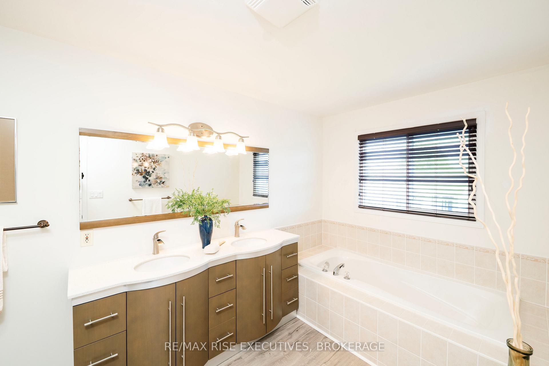 Photo 29 of 963 Bluffwood Avenue, Kingston, Kingston East (Incl Barret Crt) — HOMEH