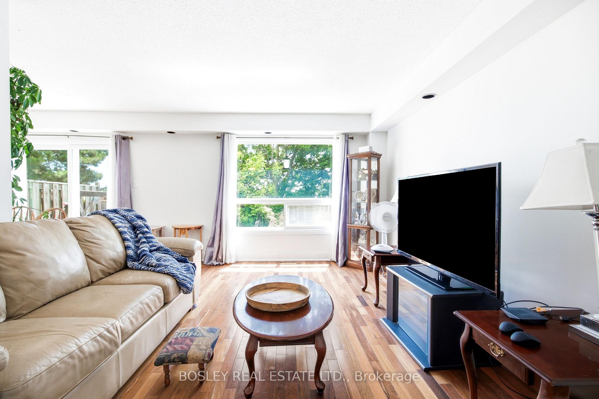 Photo 3 of Unit 18, 3079 Fifth Line W, Mississauga, Erin Mills — HOMEH
