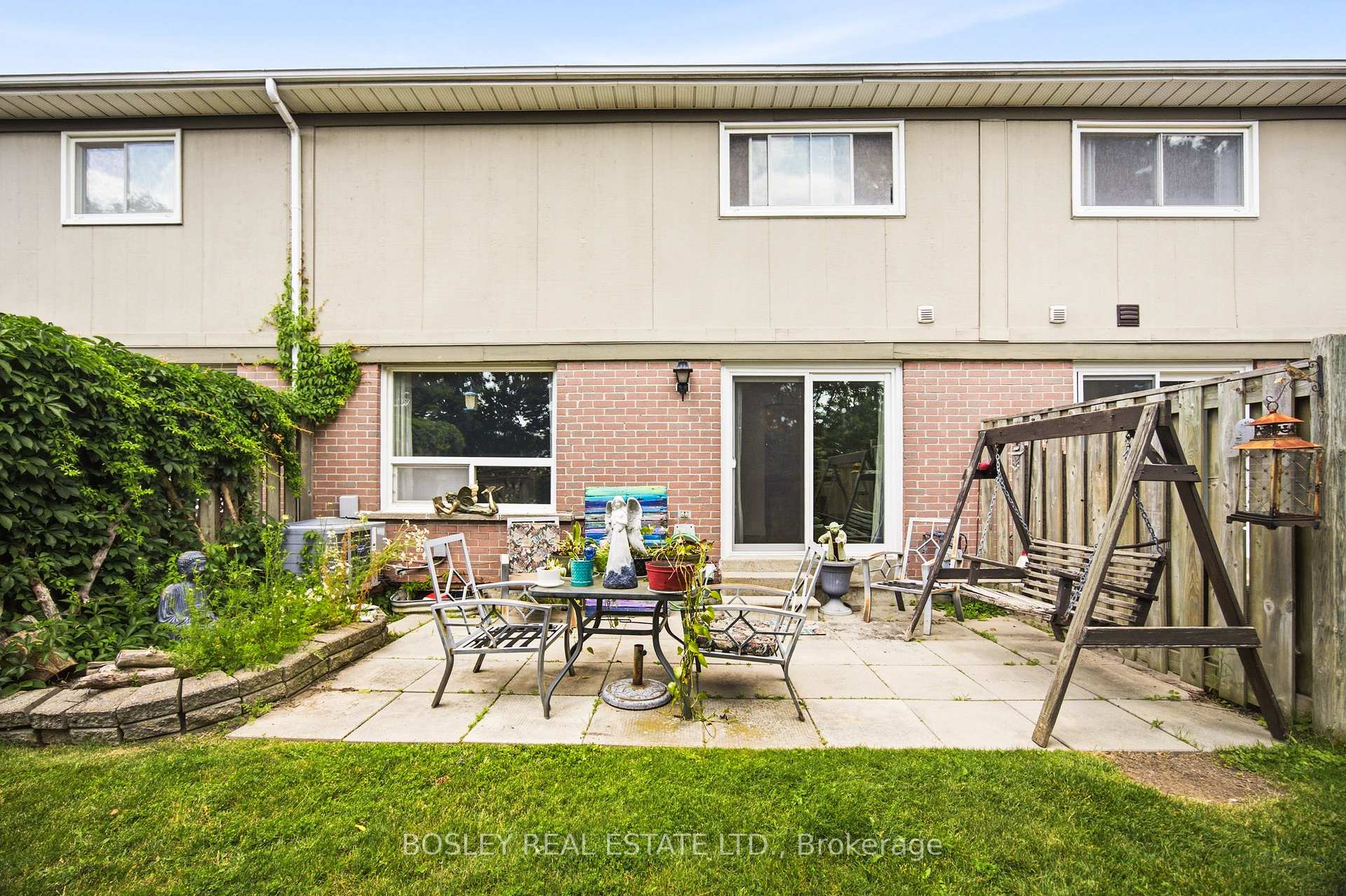 Photo 4 of Unit 18, 3079 Fifth Line W, Mississauga, Erin Mills — HOMEH