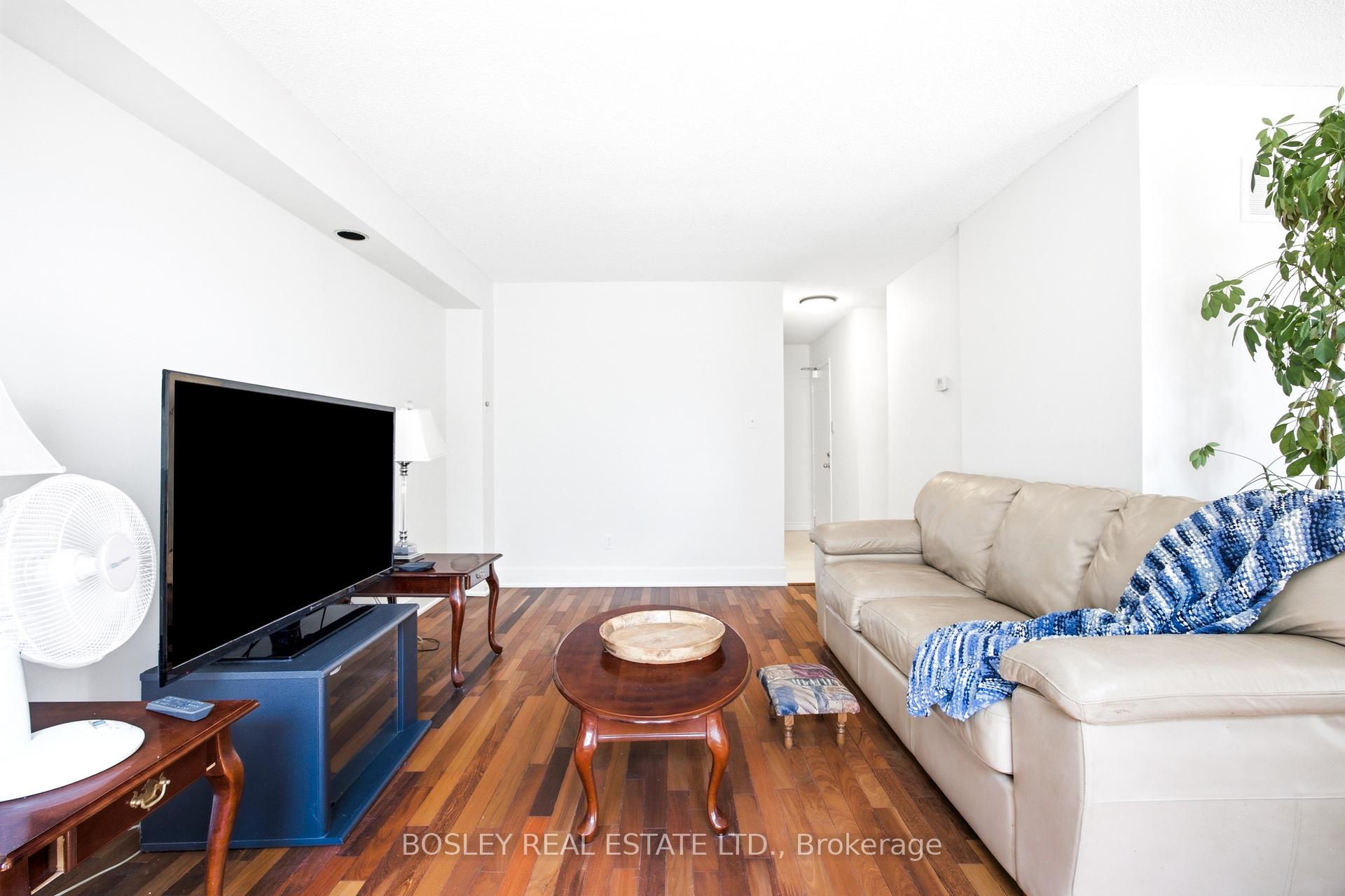 Photo 6 of Unit 18, 3079 Fifth Line W, Mississauga, Erin Mills — HOMEH