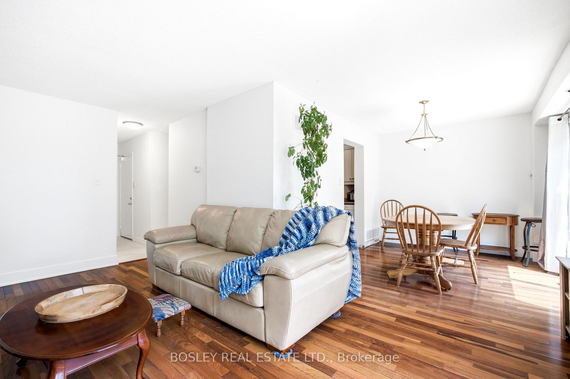 Photo 7 of Unit 18, 3079 Fifth Line W, Mississauga, Erin Mills — HOMEH