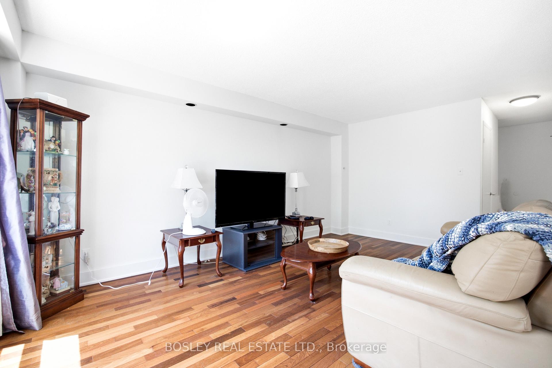Photo 11 of Unit 18, 3079 Fifth Line W, Mississauga, Erin Mills — HOMEH