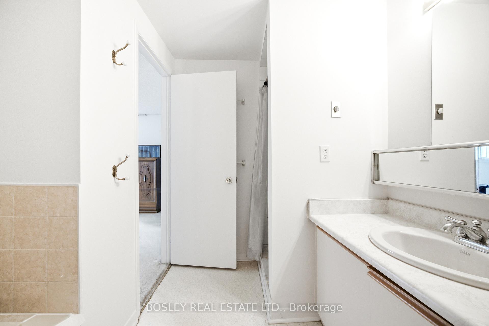 Photo 31 of Unit 18, 3079 Fifth Line W, Mississauga, Erin Mills — HOMEH