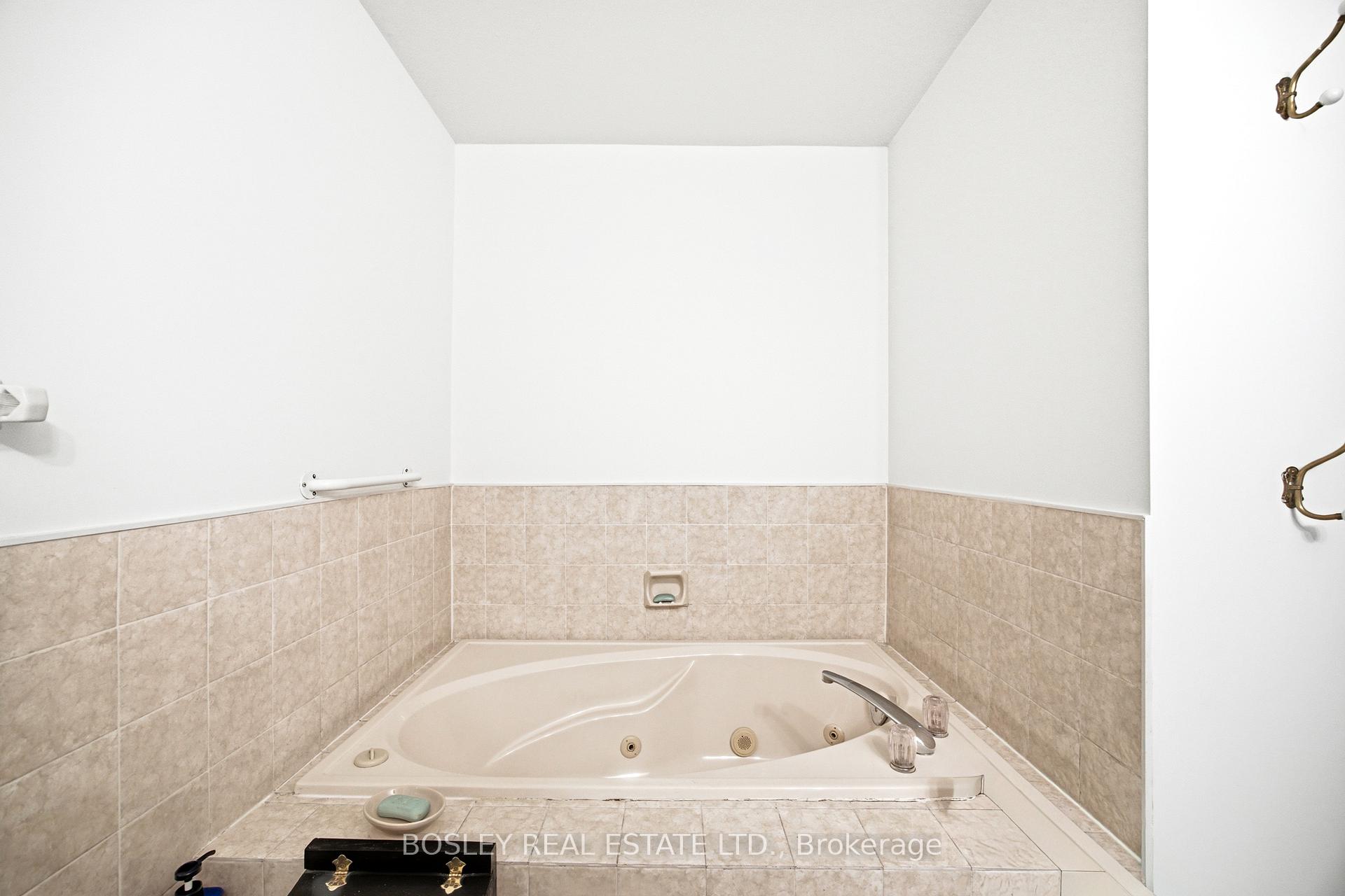 Photo 32 of Unit 18, 3079 Fifth Line W, Mississauga, Erin Mills — HOMEH