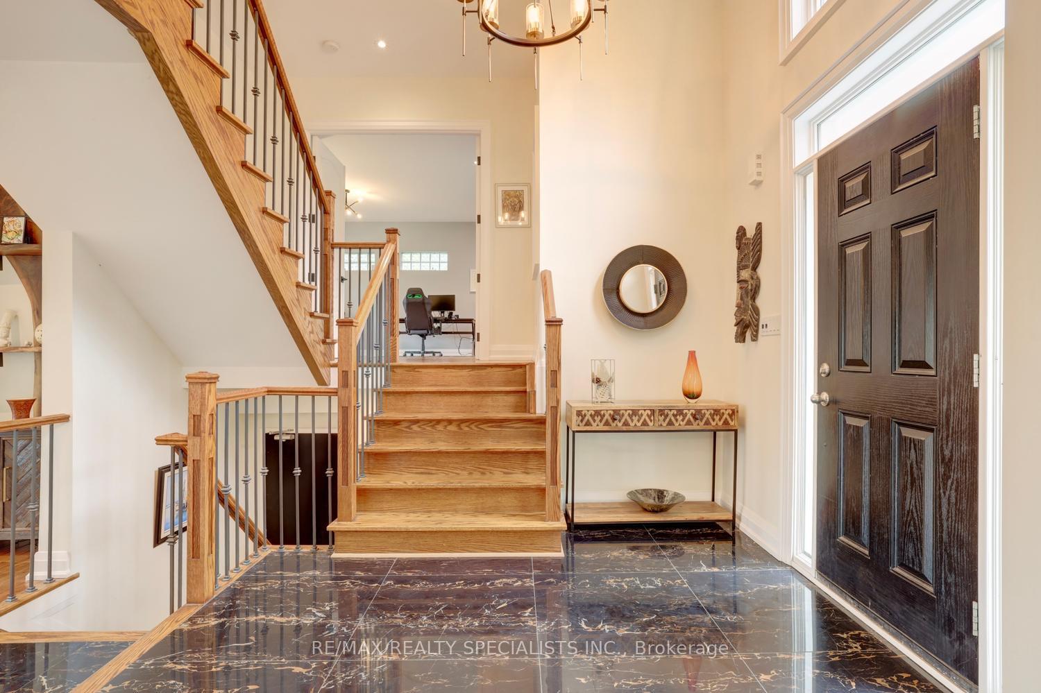 Photo 6 of 1301 Gatehouse Drive, Mississauga, Clarkson — HOMEH
