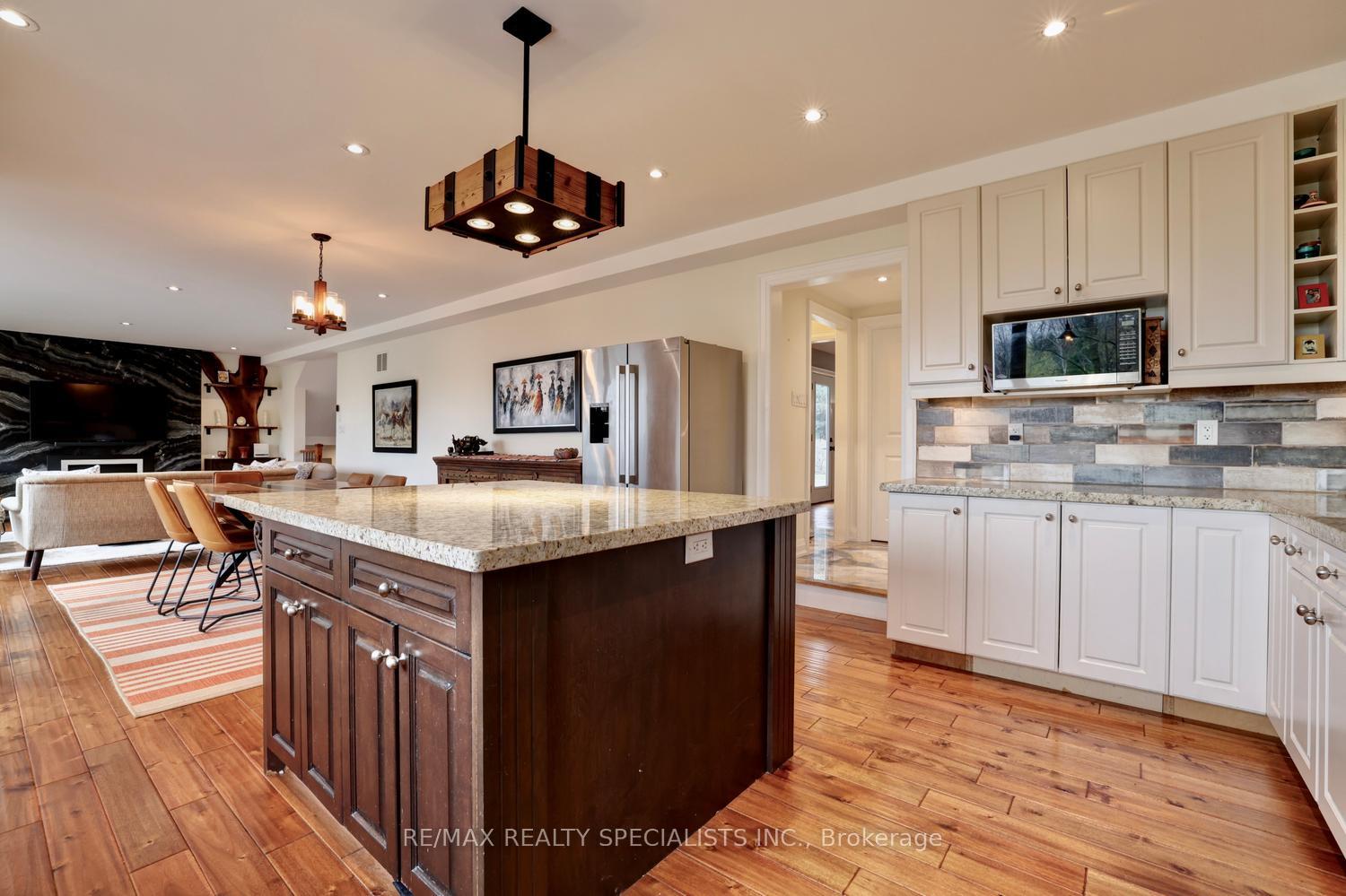 Photo 13 of 1301 Gatehouse Drive, Mississauga, Clarkson — HOMEH