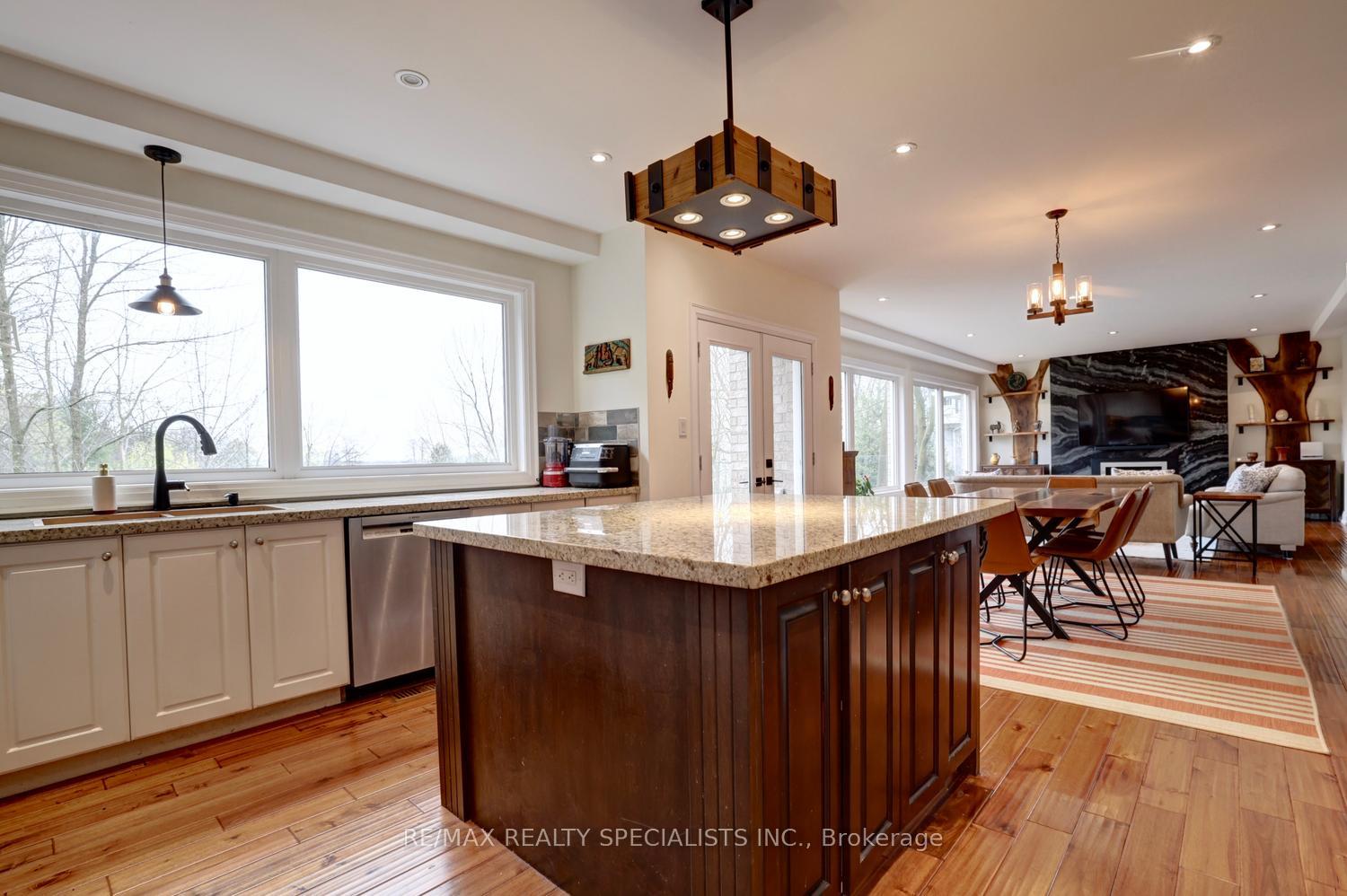 Photo 14 of 1301 Gatehouse Drive, Mississauga, Clarkson — HOMEH