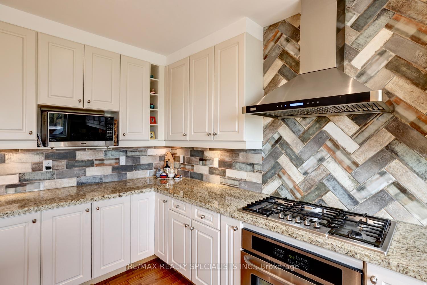 Photo 15 of 1301 Gatehouse Drive, Mississauga, Clarkson — HOMEH