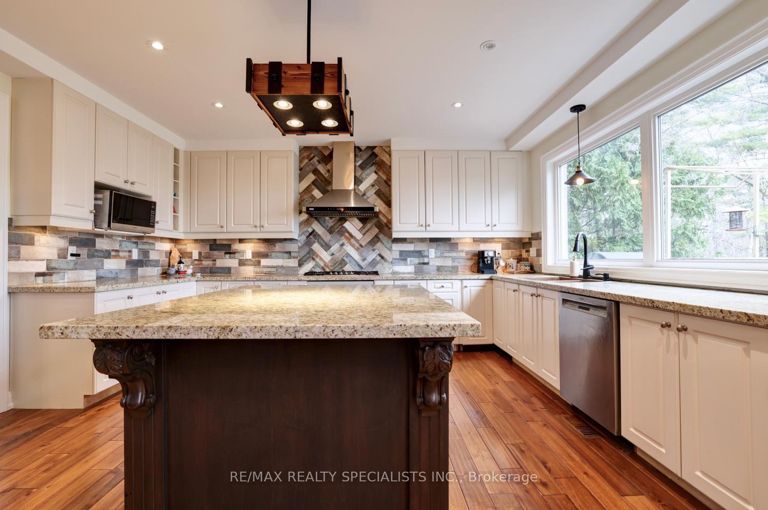 Photo 17 of 1301 Gatehouse Drive, Mississauga, Clarkson — HOMEH