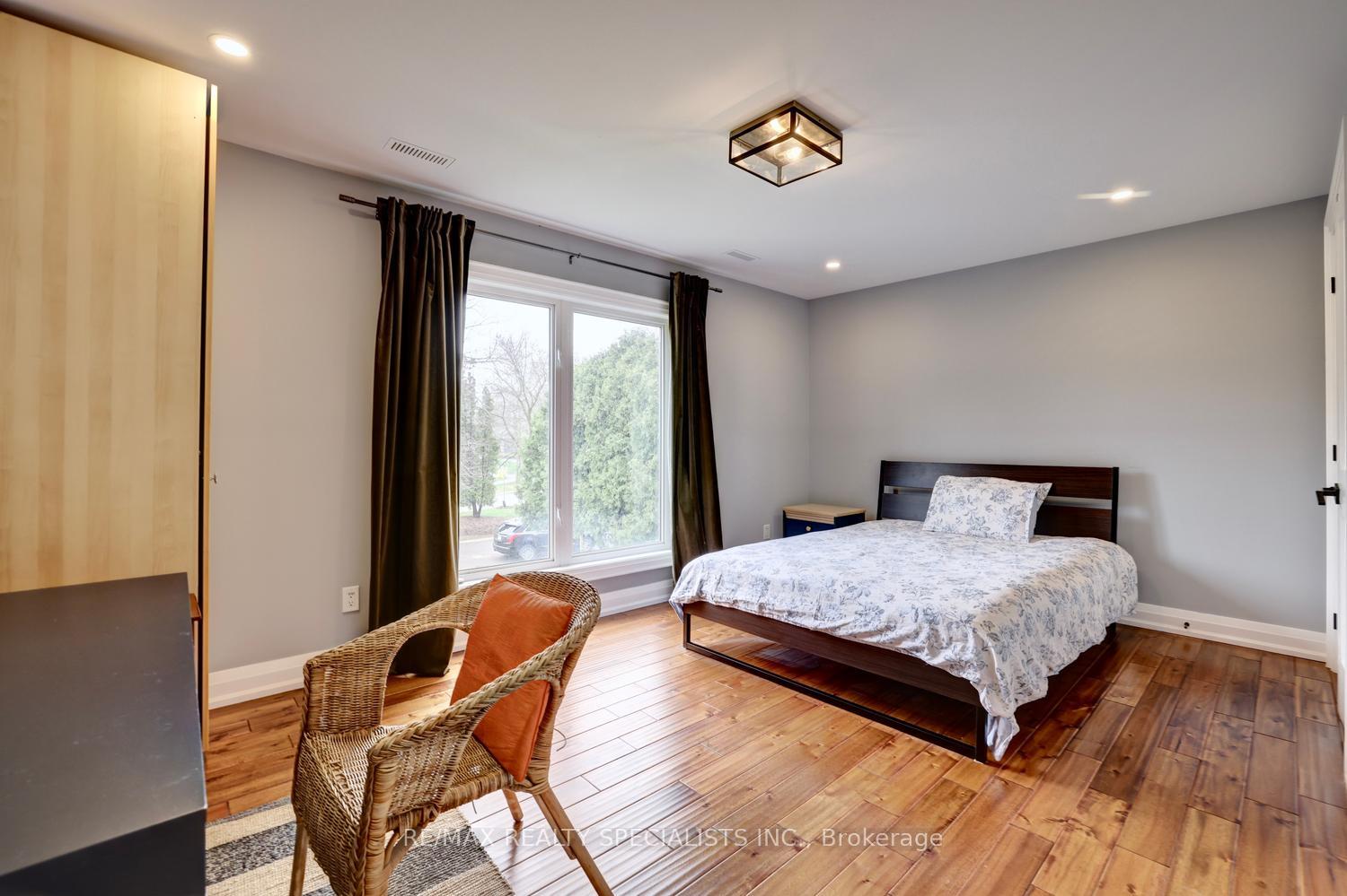 Photo 32 of 1301 Gatehouse Drive, Mississauga, Clarkson — HOMEH