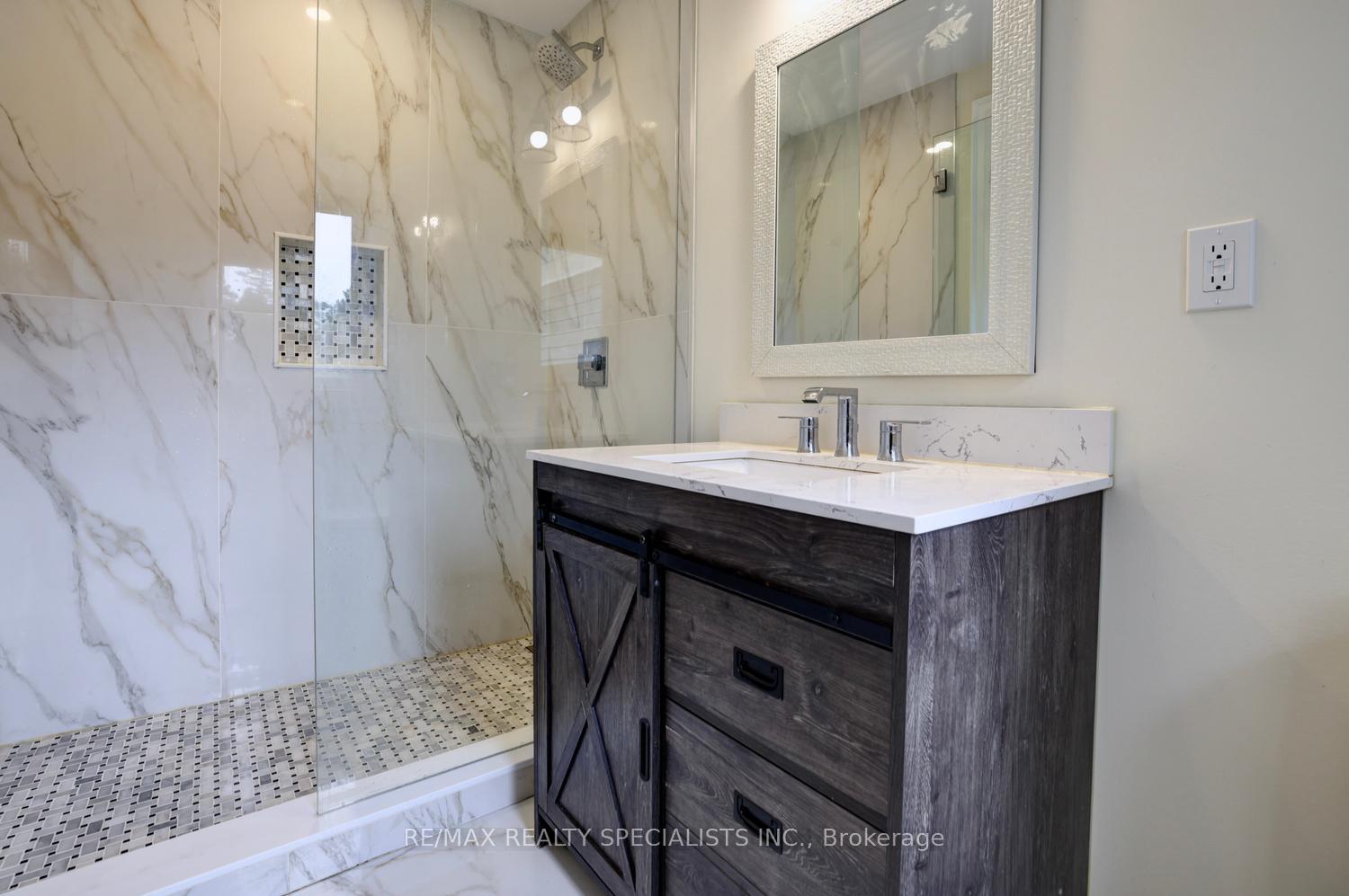 Photo 34 of 1301 Gatehouse Drive, Mississauga, Clarkson — HOMEH