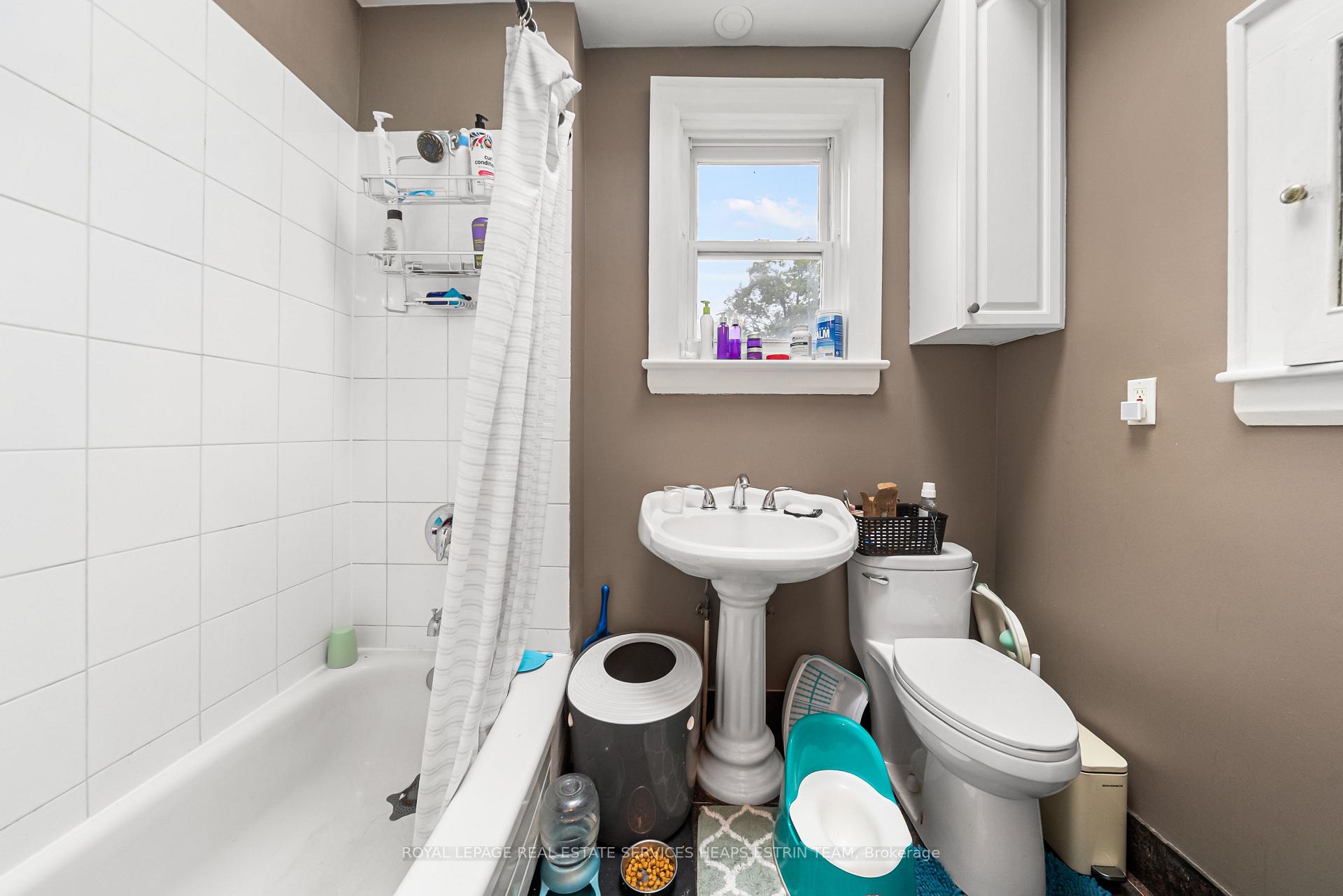 Photo 18 of 39 Standish Avenue, Toronto, Rosedale-Moore Park — HOMEH