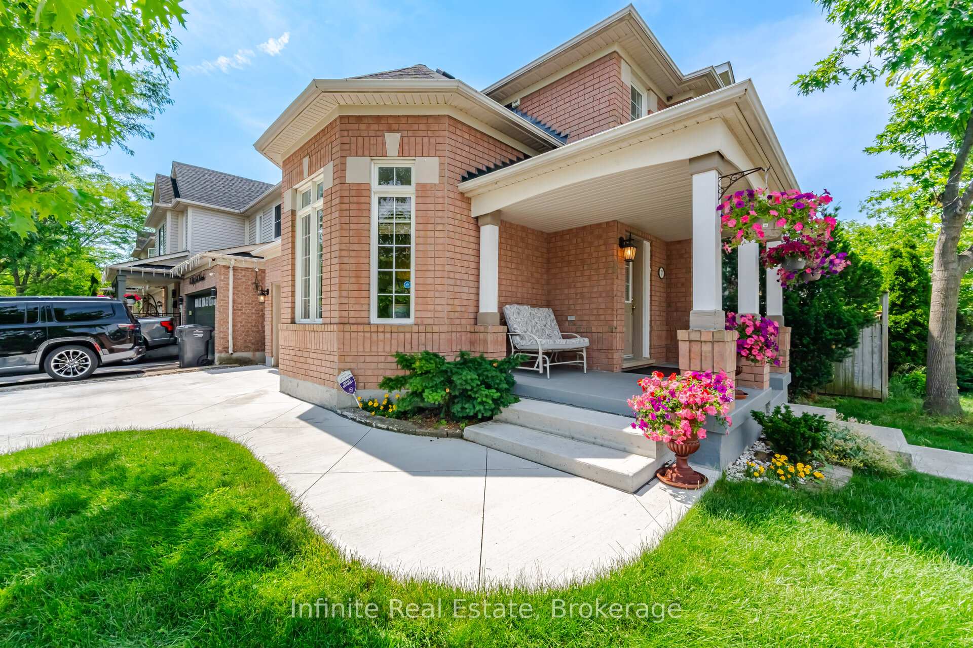 Photo 2 of 17 Mistybrook Crescent, Brampton, Fletcher's Meadow — HOMEH