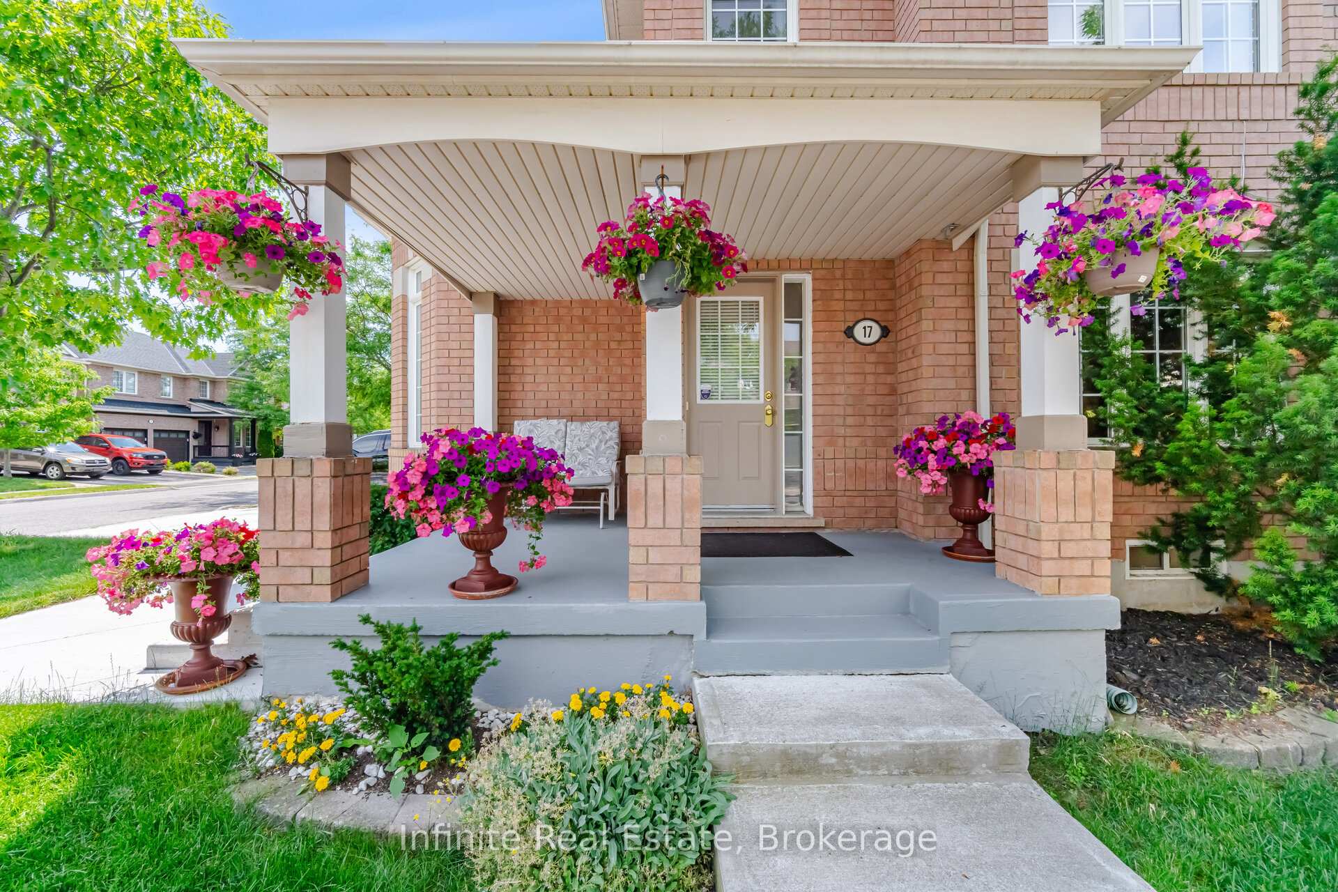 Photo 3 of 17 Mistybrook Crescent, Brampton, Fletcher's Meadow — HOMEH
