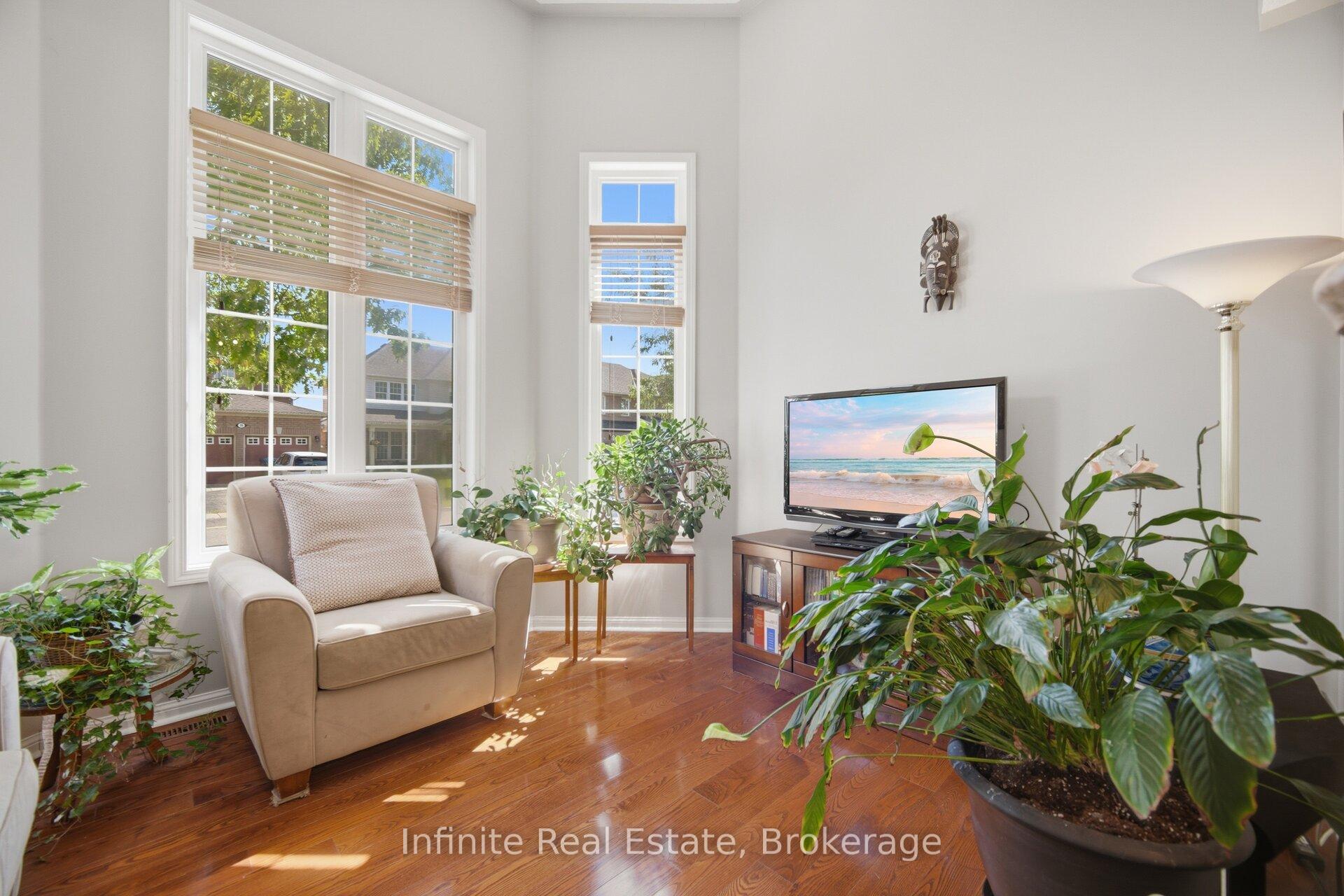 Photo 4 of 17 Mistybrook Crescent, Brampton, Fletcher's Meadow — HOMEH