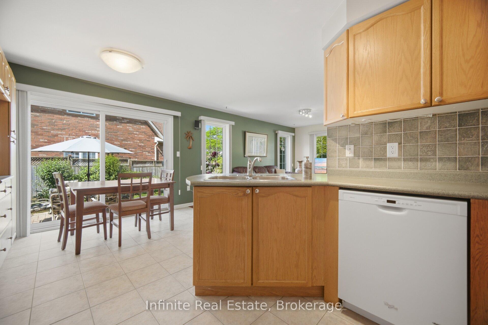 Photo 13 of 17 Mistybrook Crescent, Brampton, Fletcher's Meadow — HOMEH