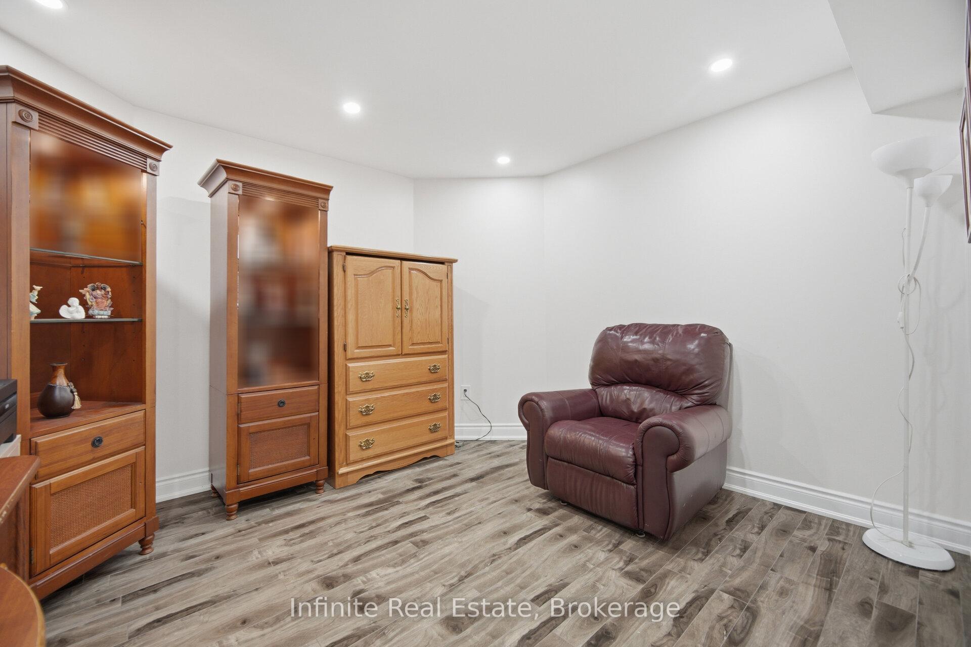Photo 32 of 17 Mistybrook Crescent, Brampton, Fletcher's Meadow — HOMEH