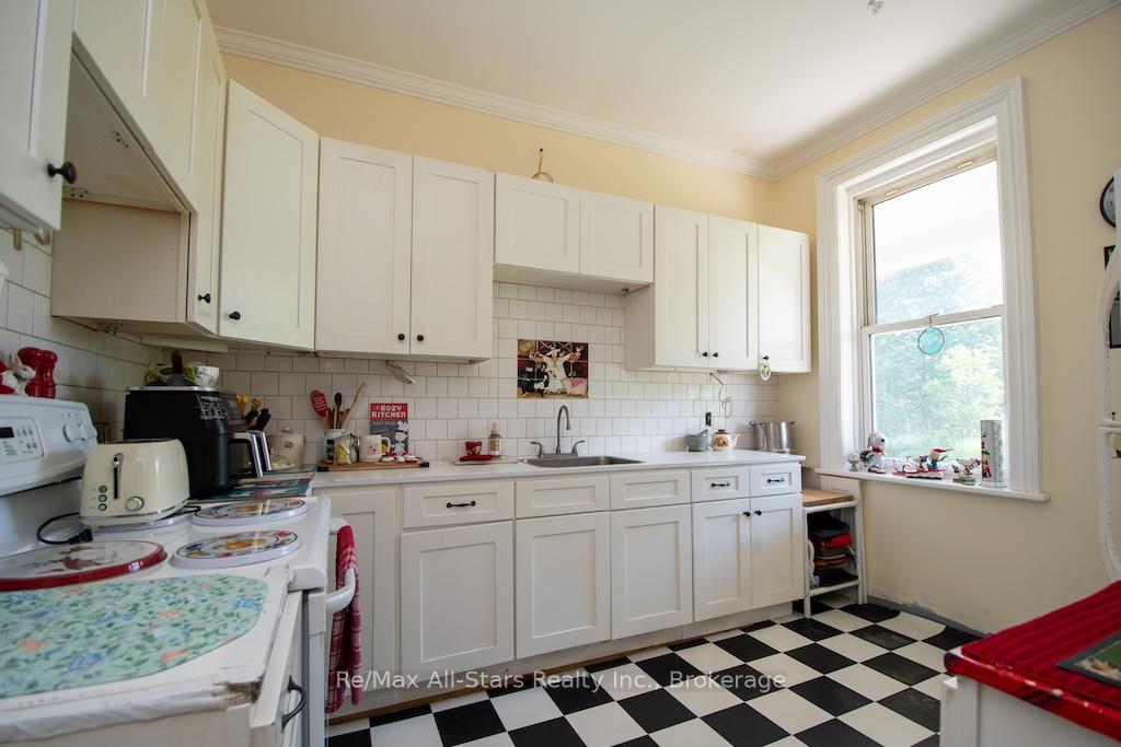 Photo 17 of 160 Gray Road, Kawartha Lakes, Manvers — HOMEH