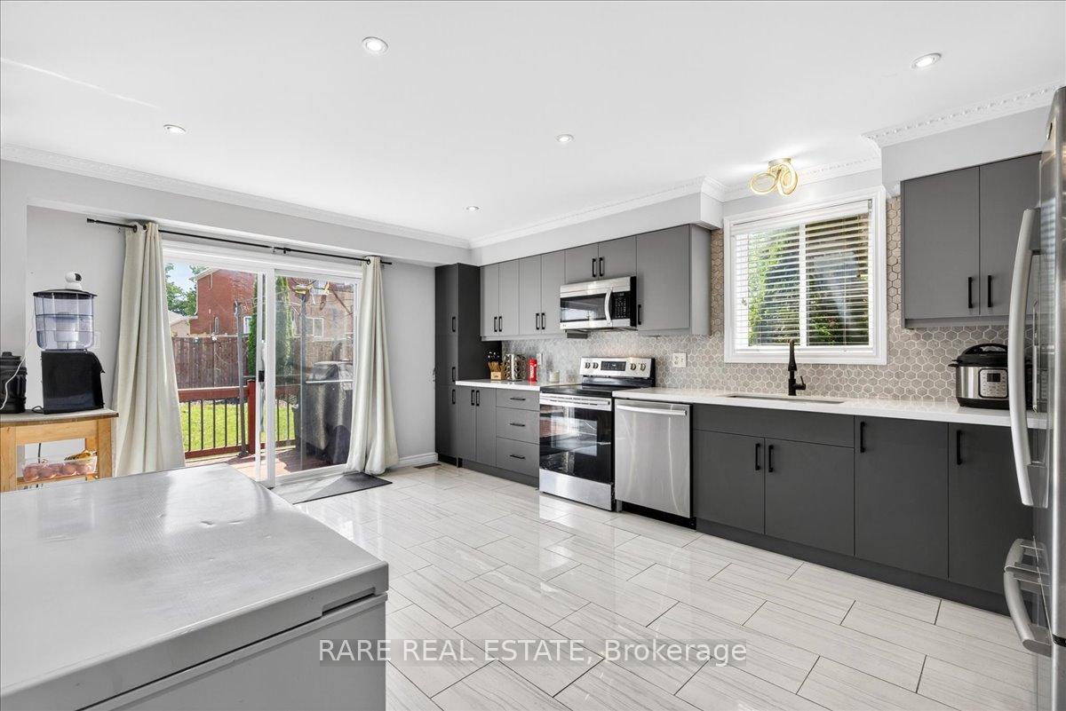 Photo 18 of 7 Michelle Drive, Barrie, Painswick South — HOMEH