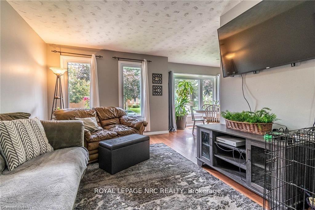 Photo 3 of 6285 Delta Drive, Niagara Falls, West Wood — HOMEH