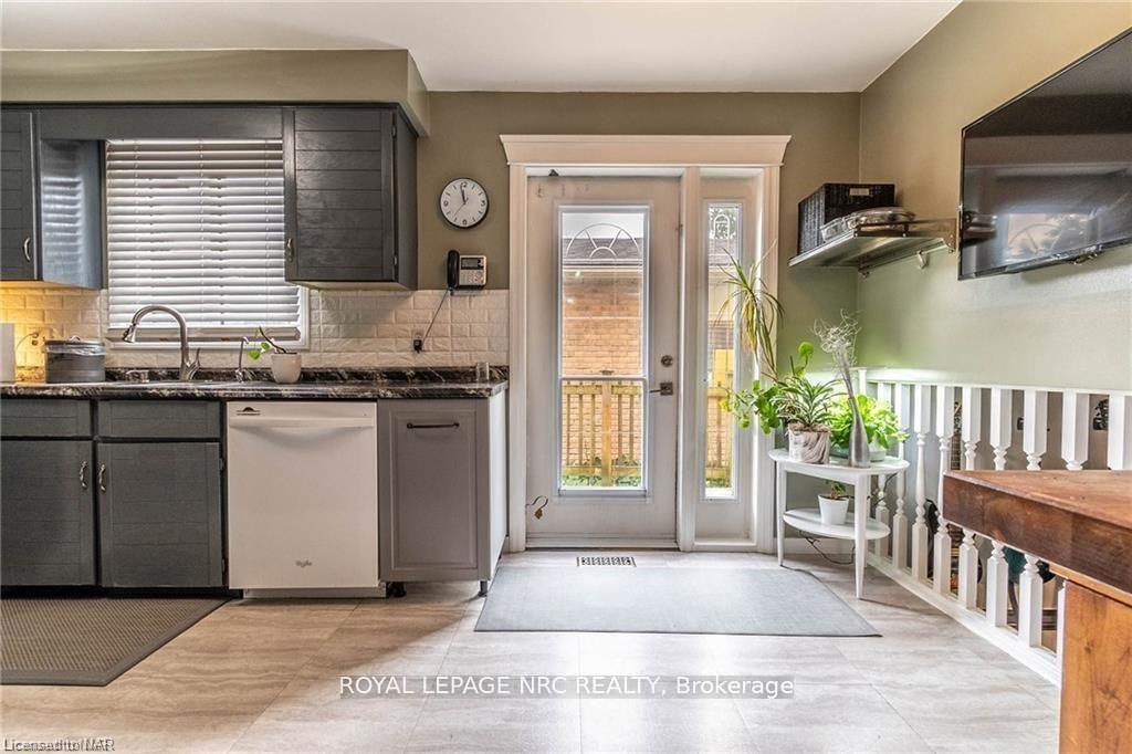 Photo 6 of 6285 Delta Drive, Niagara Falls, West Wood — HOMEH
