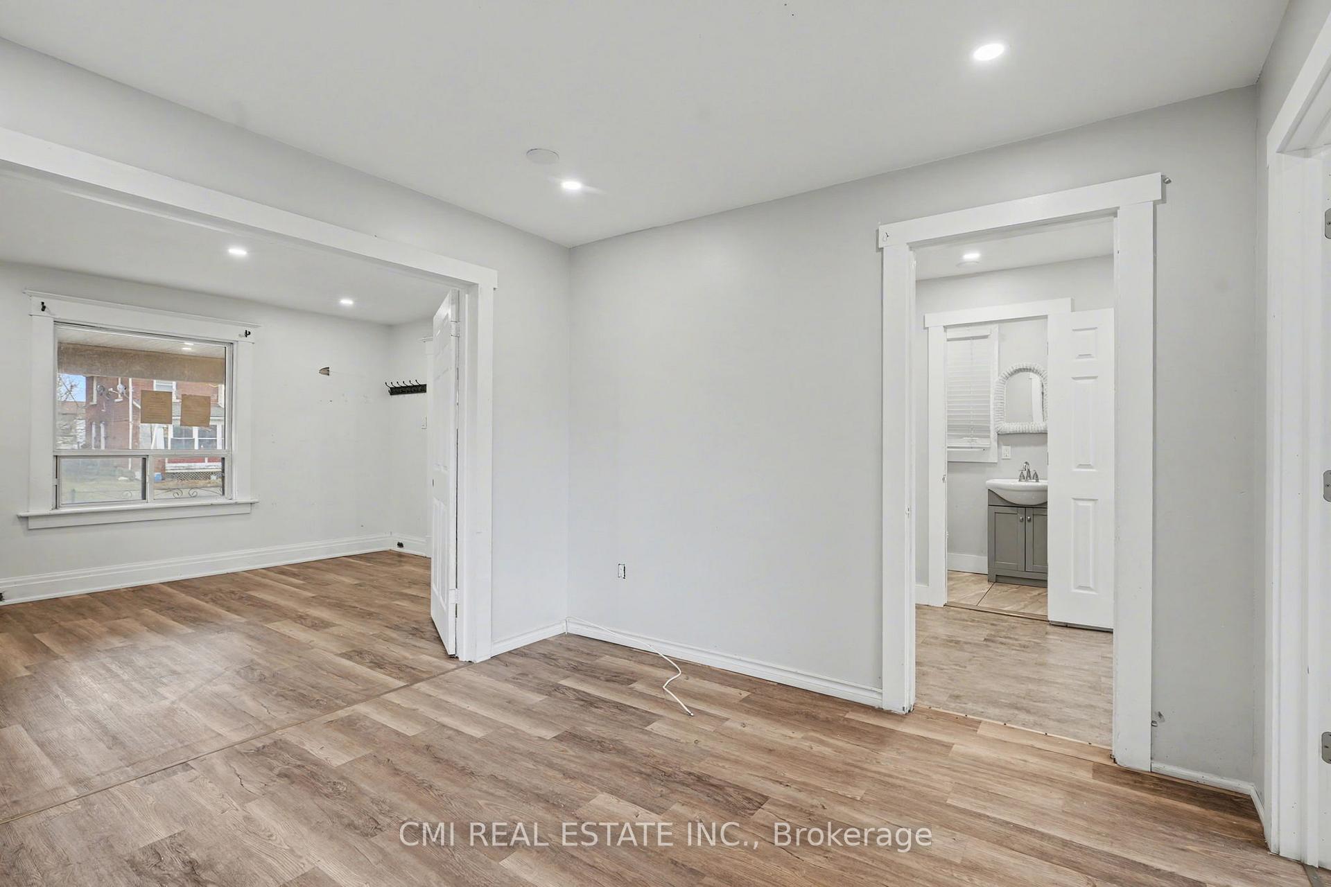 Photo 3 of 4824 Fourth Avenue, Niagara Falls, Cherrywood — HOMEH