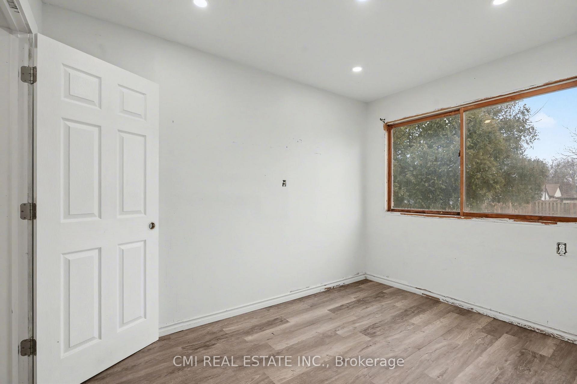 Photo 6 of 4824 Fourth Avenue, Niagara Falls, Cherrywood — HOMEH