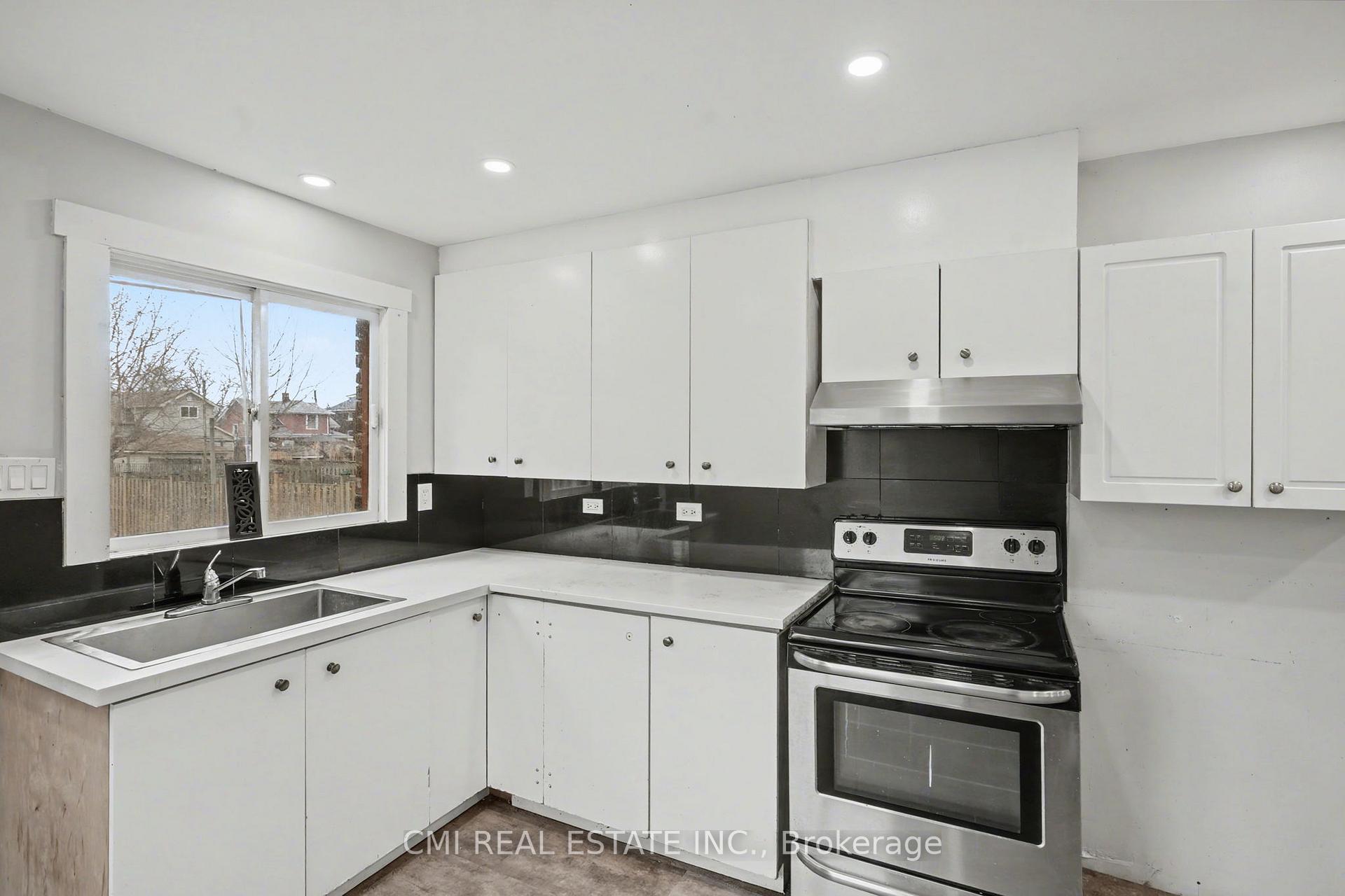 Photo 11 of 4824 Fourth Avenue, Niagara Falls, Cherrywood — HOMEH