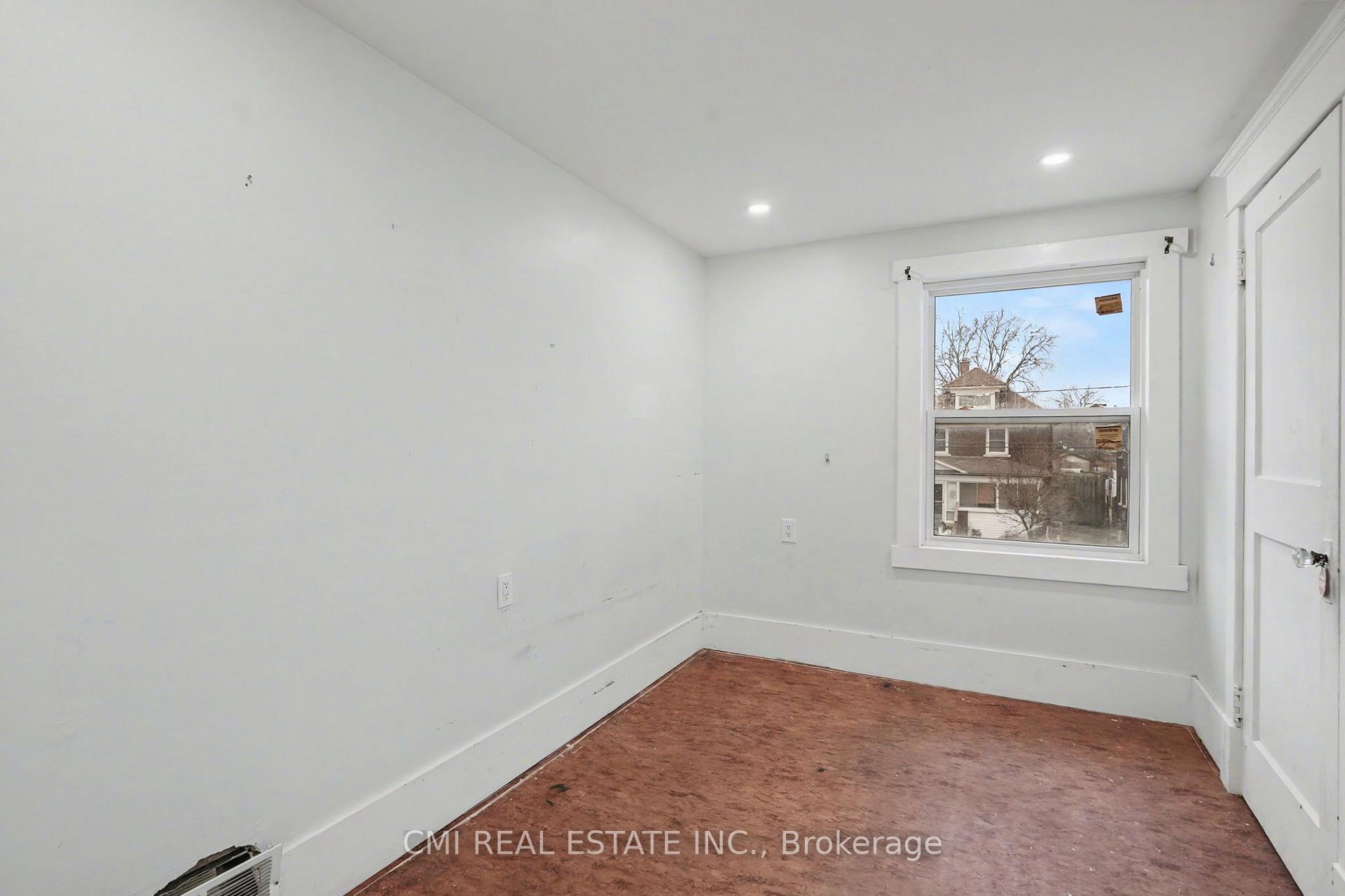 Photo 14 of 4824 Fourth Avenue, Niagara Falls, Cherrywood — HOMEH