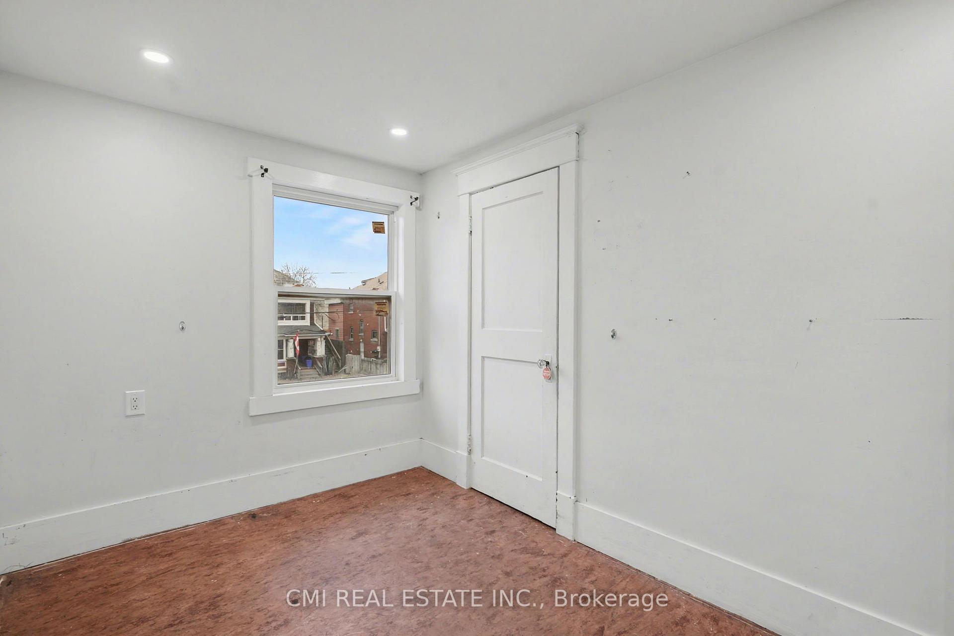 Photo 15 of 4824 Fourth Avenue, Niagara Falls, Cherrywood — HOMEH