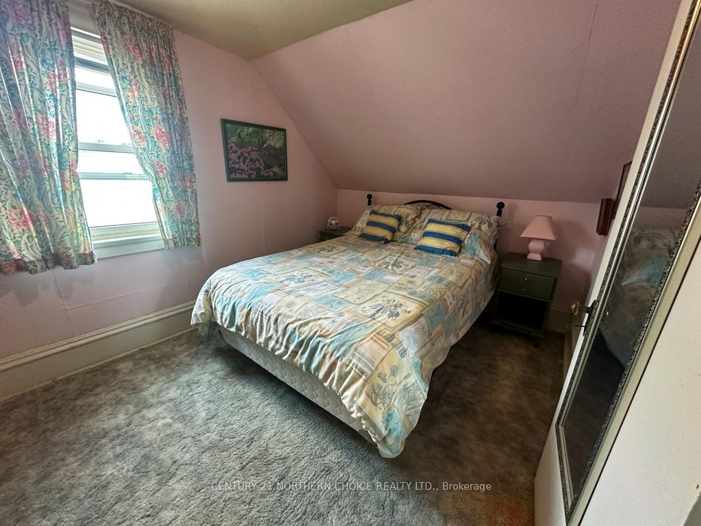 Photo 4 of 115 Eighth Avenue S, Kenora, Central — HOMEH