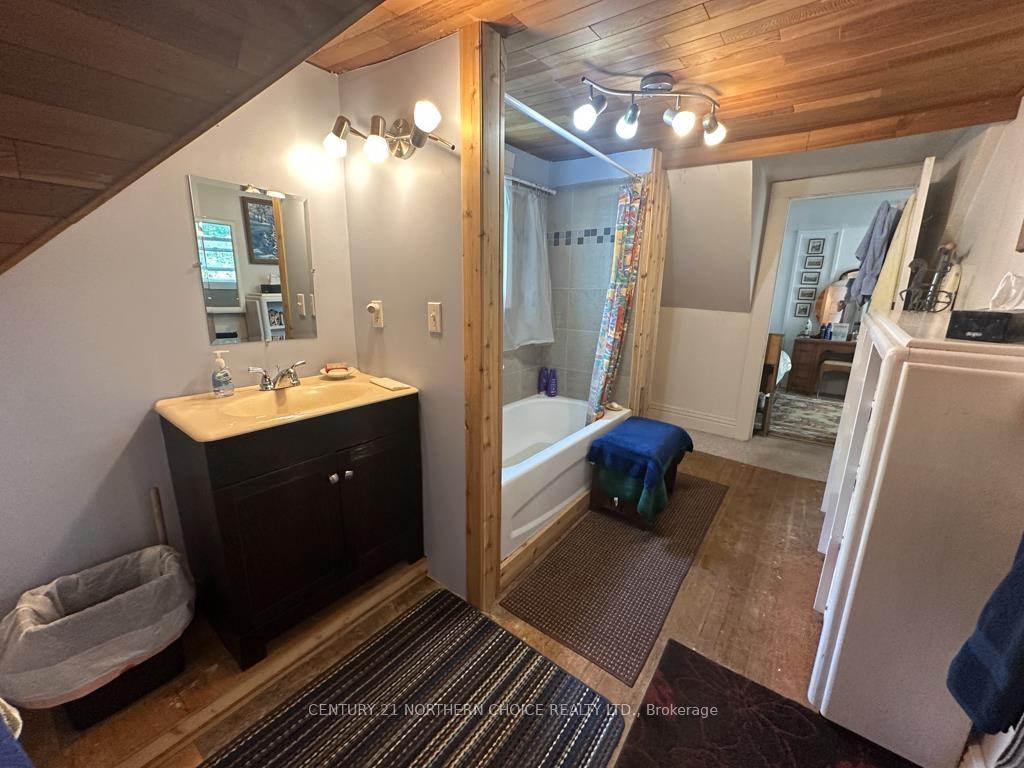 Photo 5 of 115 Eighth Avenue S, Kenora, Central — HOMEH