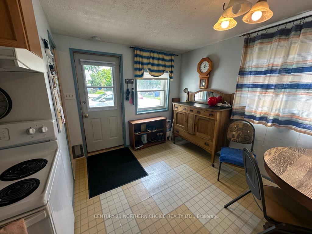 Photo 8 of 115 Eighth Avenue S, Kenora, Central — HOMEH