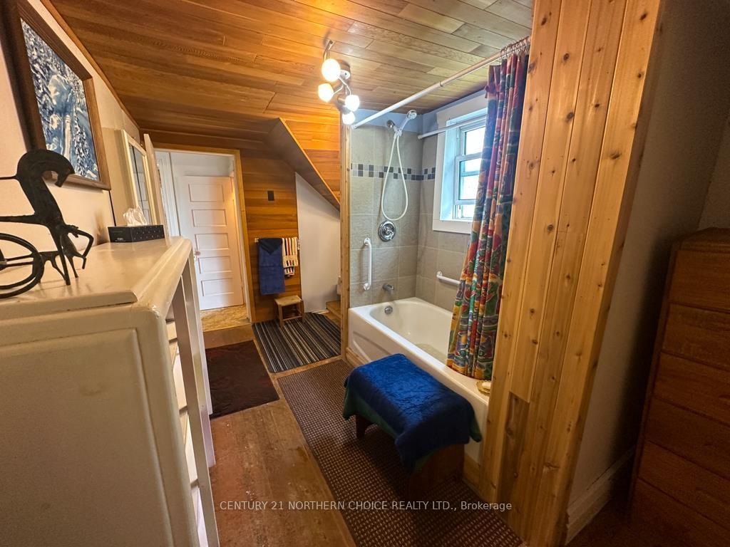 Photo 22 of 115 Eighth Avenue S, Kenora, Central — HOMEH