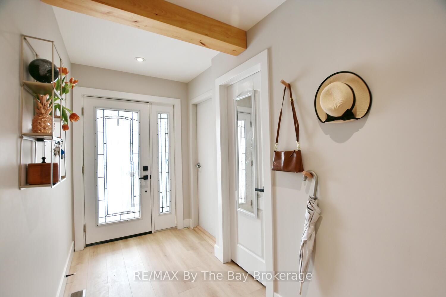Photo 5 of 16 Caribbean Drive, Wasaga Beach — HOMEH