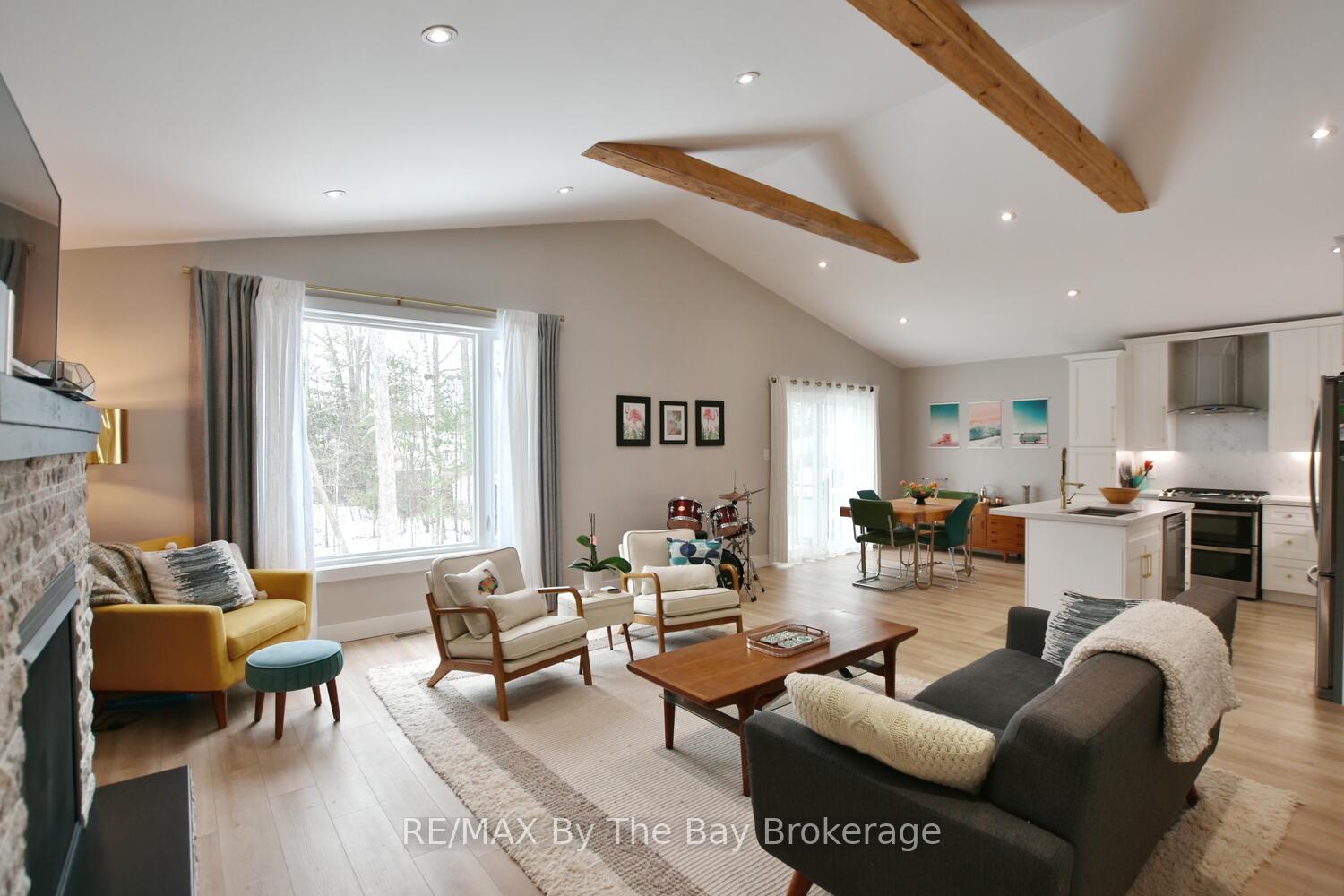 Photo 14 of 16 Caribbean Drive, Wasaga Beach — HOMEH