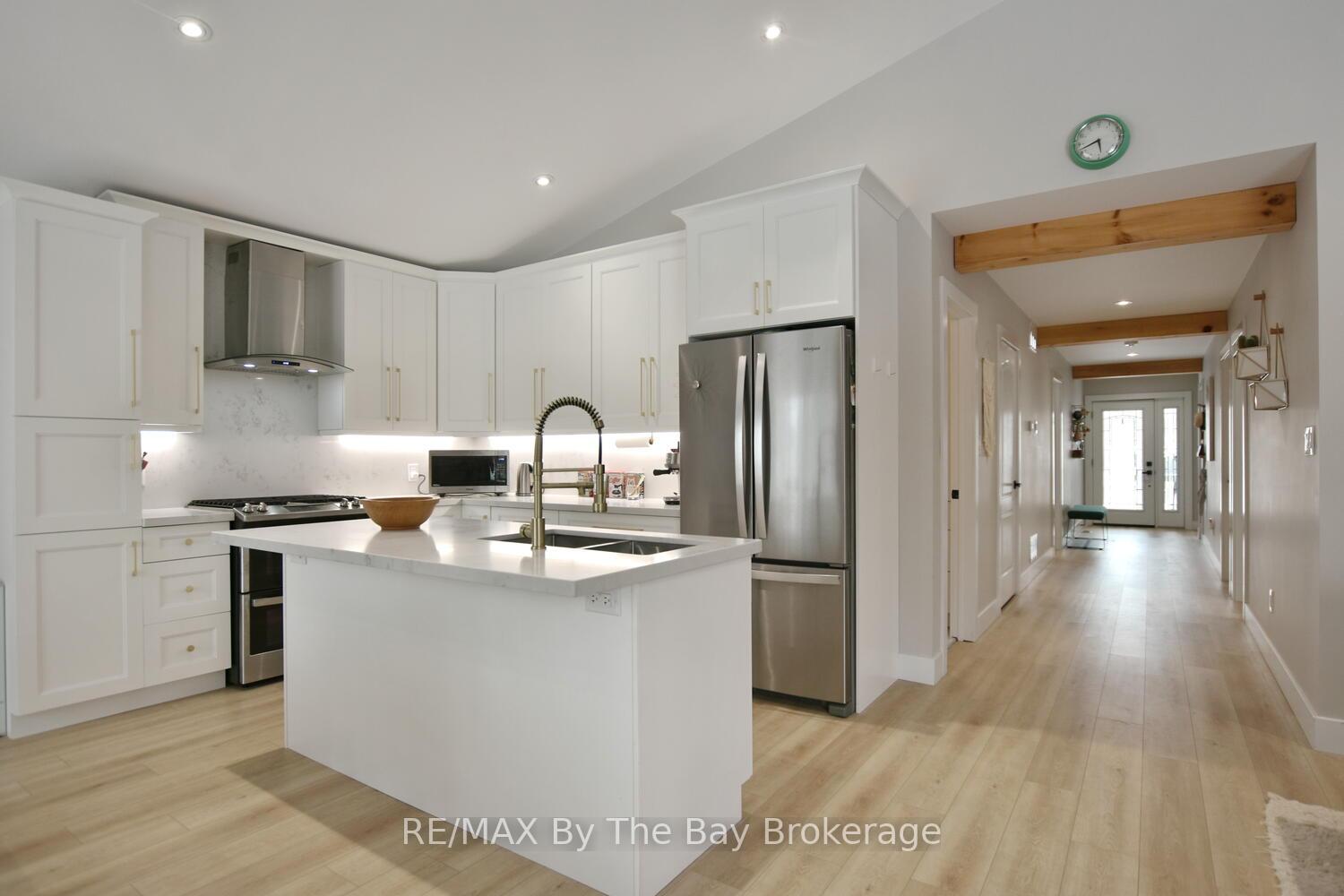 Photo 16 of 16 Caribbean Drive, Wasaga Beach — HOMEH
