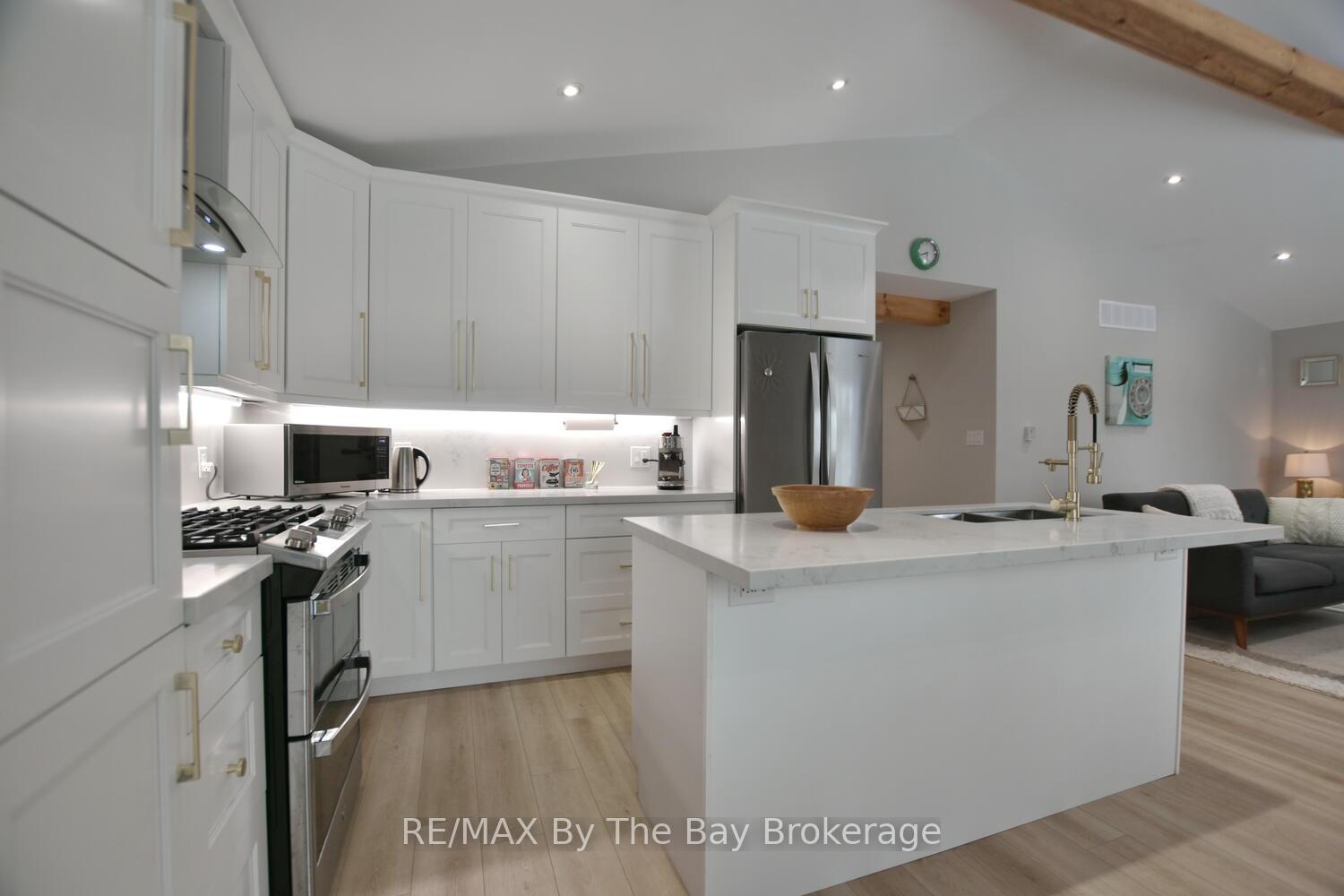 Photo 18 of 16 Caribbean Drive, Wasaga Beach — HOMEH