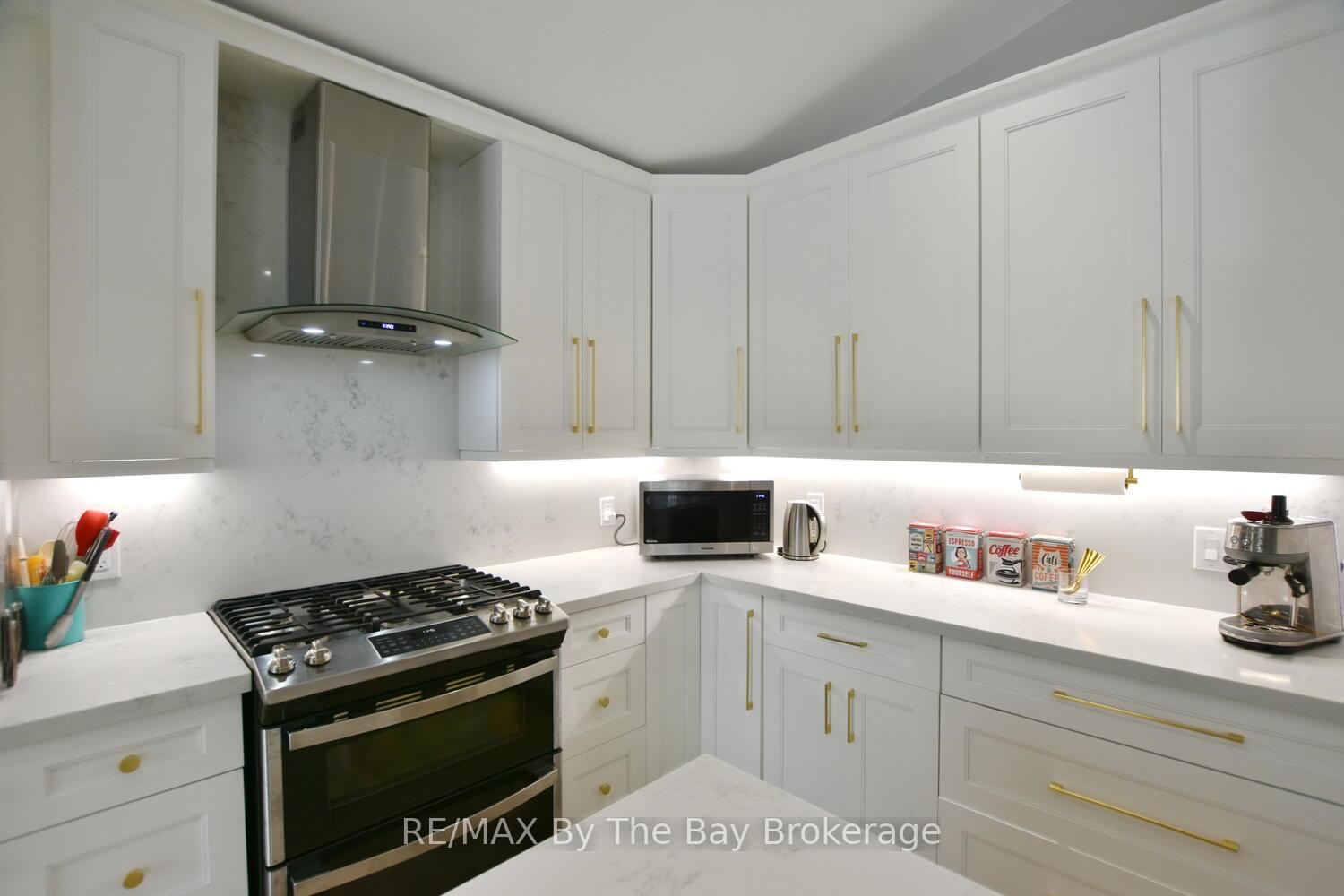 Photo 19 of 16 Caribbean Drive, Wasaga Beach — HOMEH