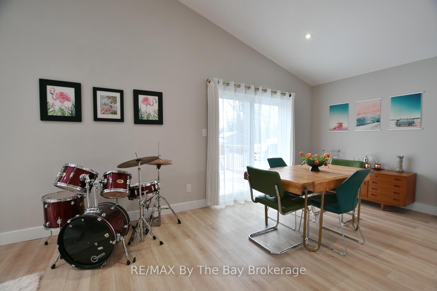 Photo 20 of 16 Caribbean Drive, Wasaga Beach — HOMEH
