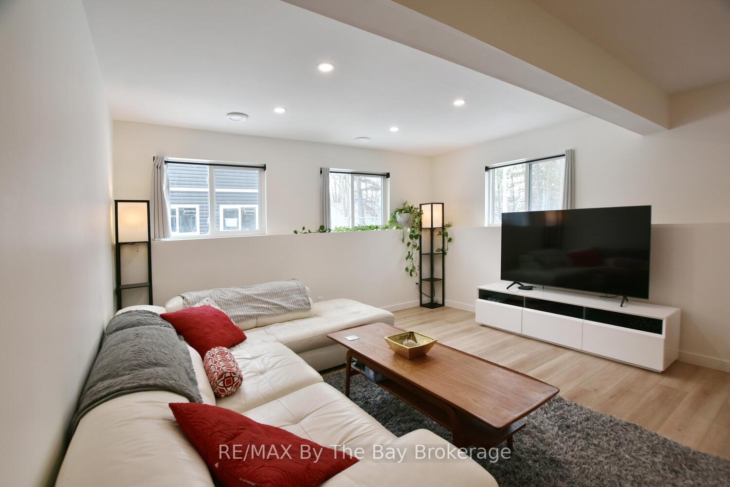 Photo 25 of 16 Caribbean Drive, Wasaga Beach — HOMEH
