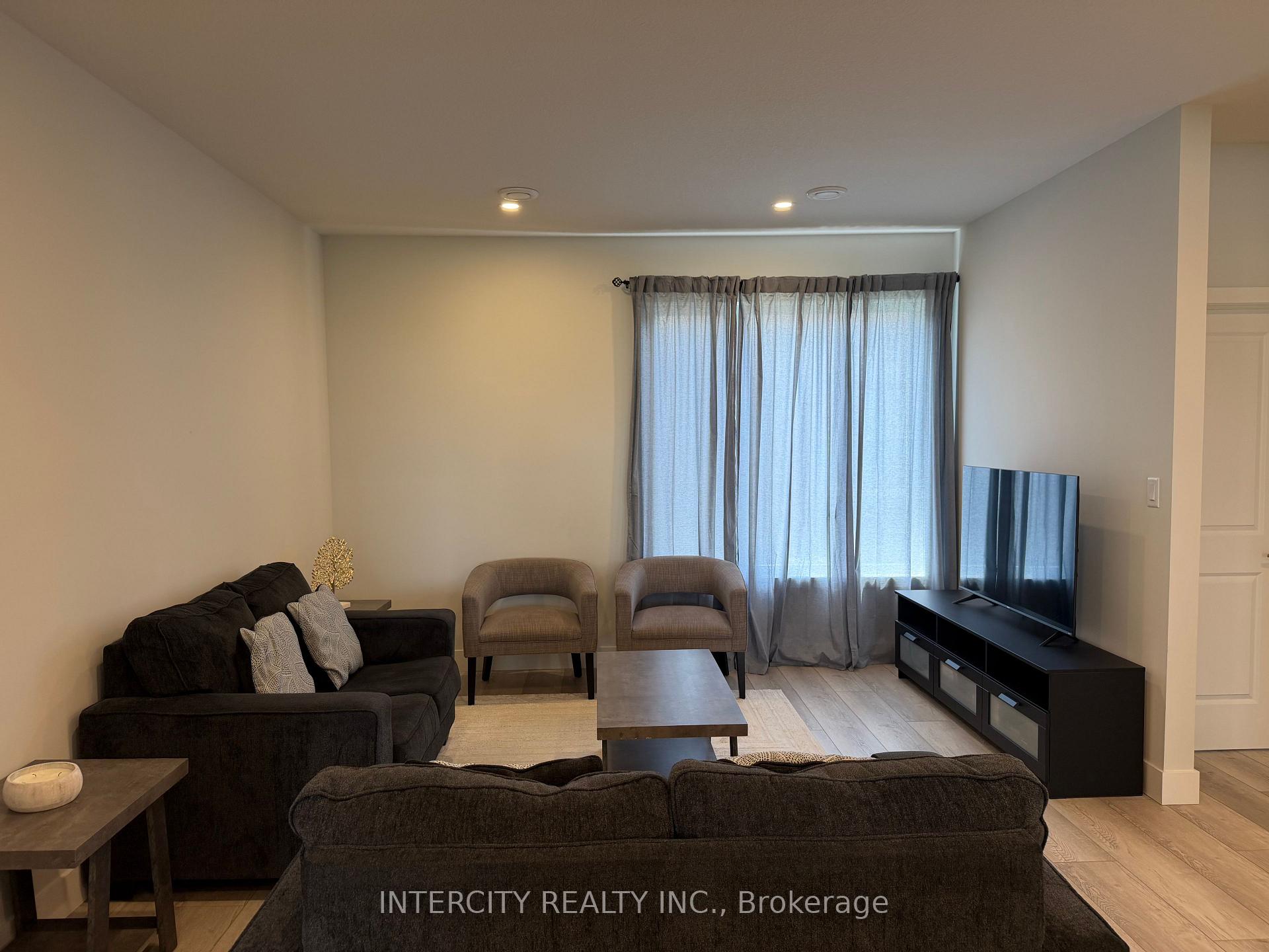Photo 6 of Unit 56, 925 Deveron Crescent, London, South J — HOMEH