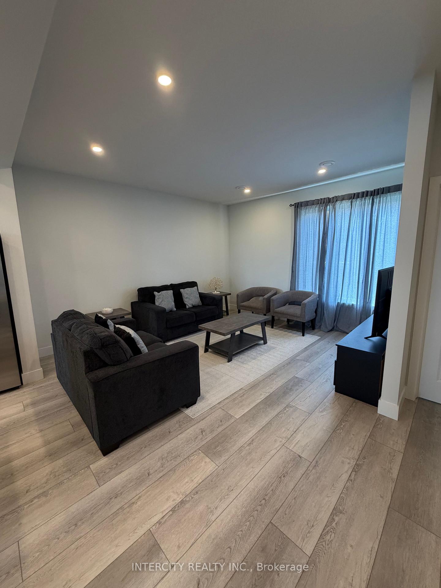 Photo 7 of Unit 56, 925 Deveron Crescent, London, South J — HOMEH