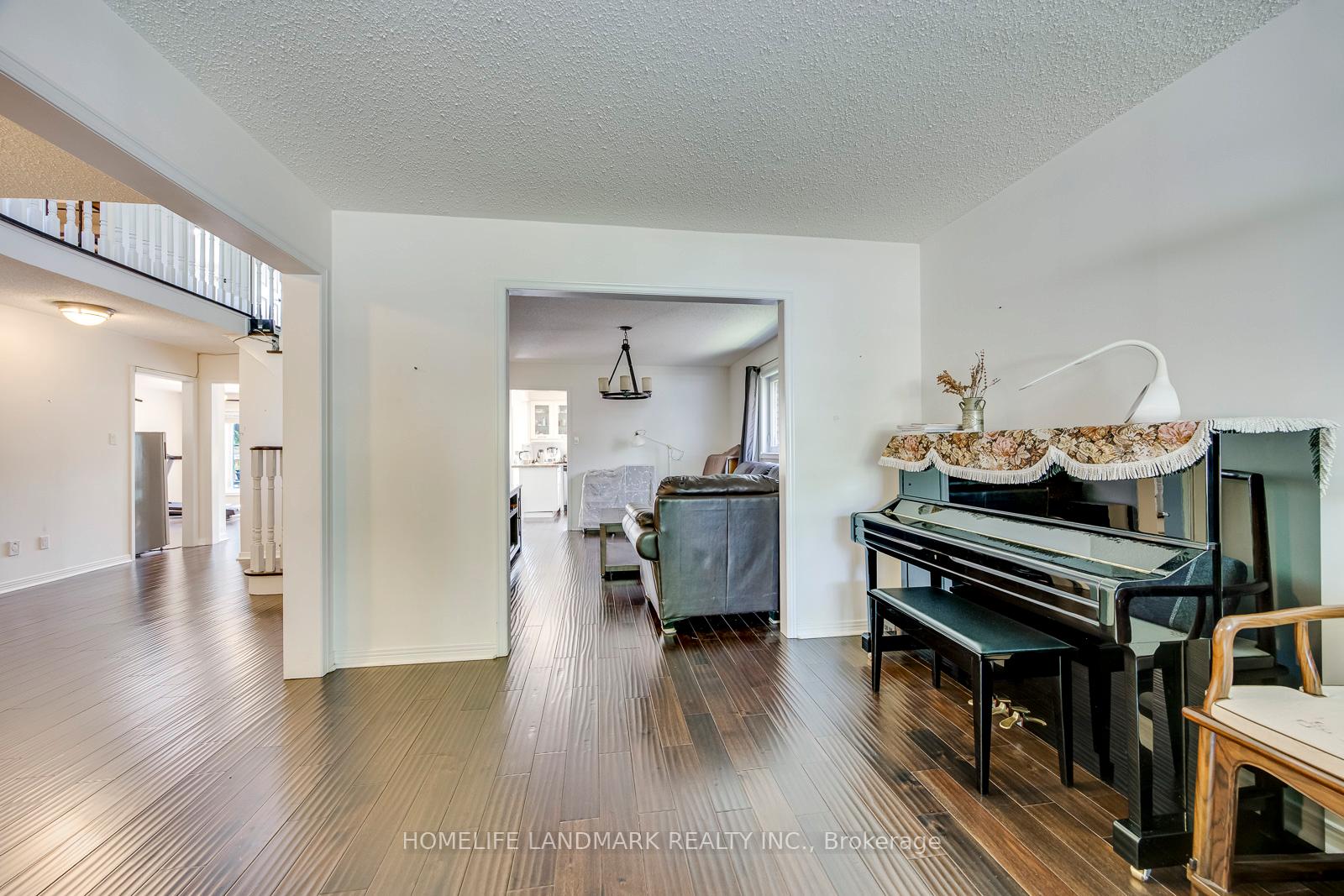Photo 5 of 1237 Beechgrove Crescent, Oakville, Glen Abbey — HOMEH