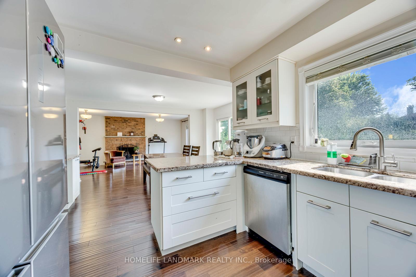 Photo 15 of 1237 Beechgrove Crescent, Oakville, Glen Abbey — HOMEH