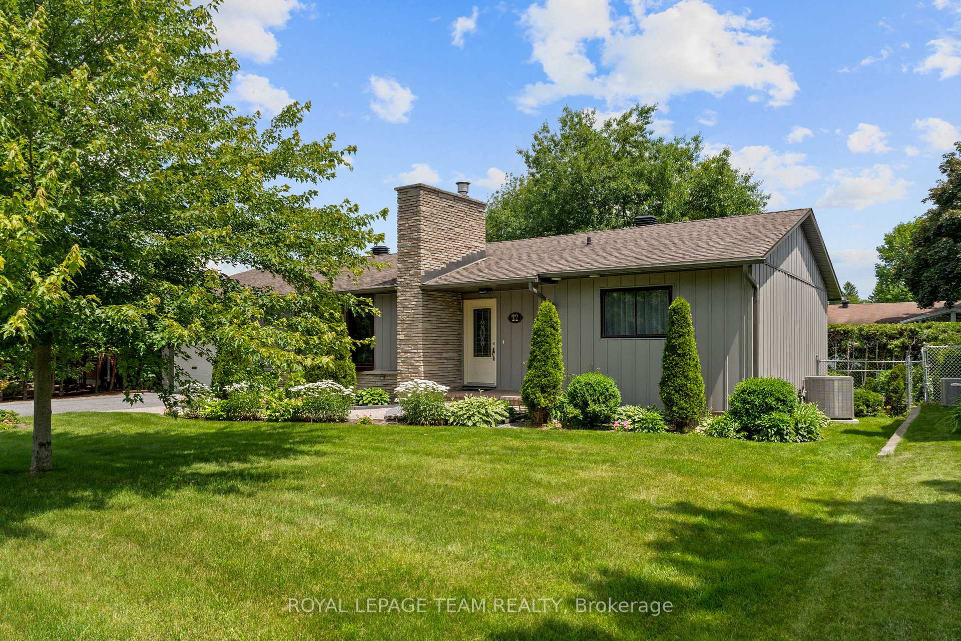 Photo 4 of 22 Barrhaven Crescent, Ottawa, Barrhaven - Pheasant Run — HOMEH