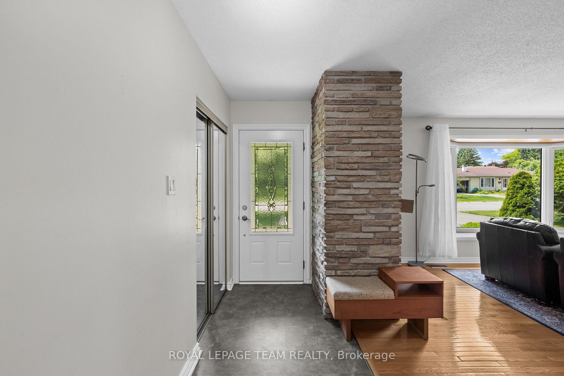 Photo 7 of 22 Barrhaven Crescent, Ottawa, Barrhaven - Pheasant Run — HOMEH